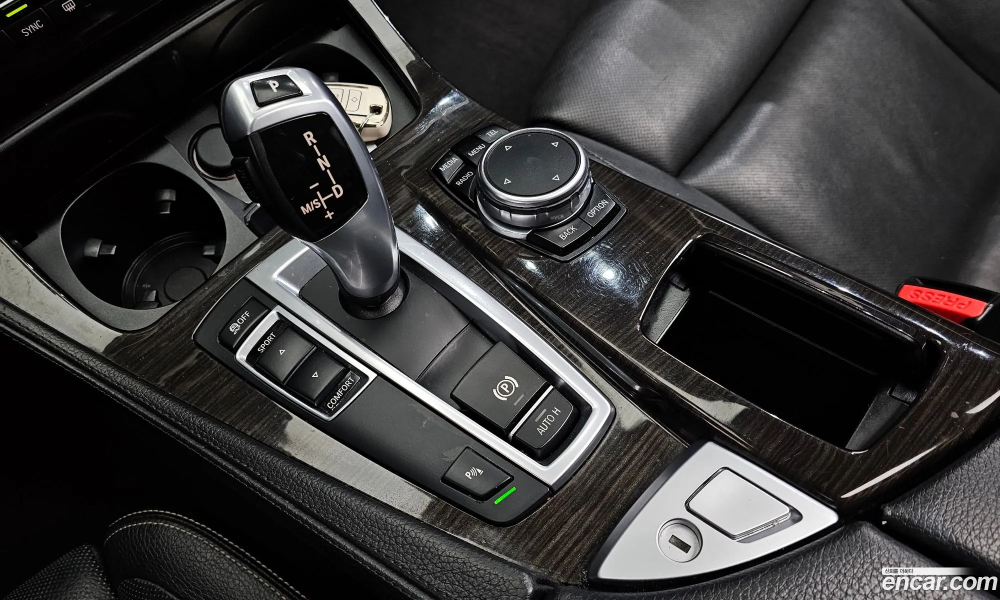 BMW 5 Series 2016 WBA5E5103GG068231 — 16