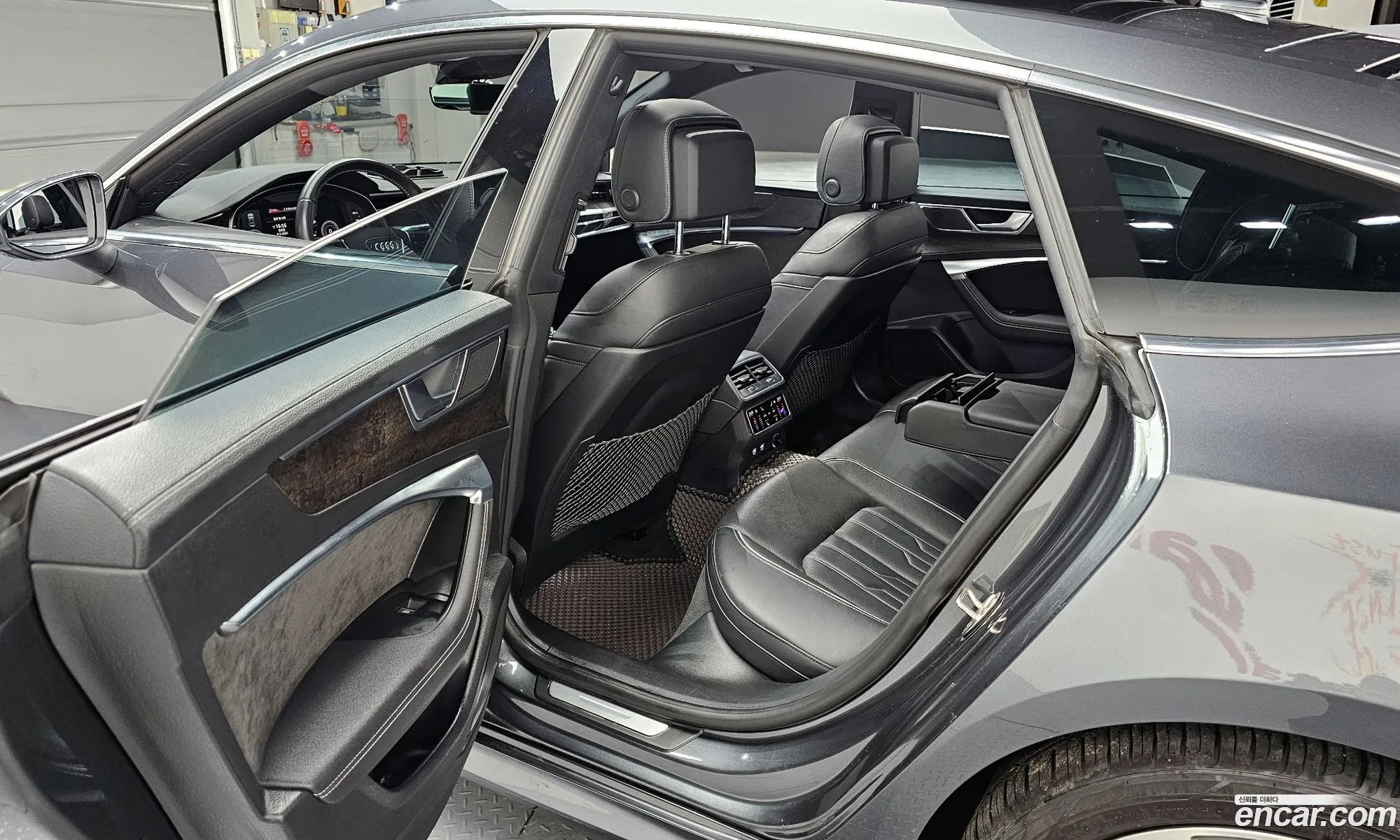 Audi A7 2020 WAUZZZF25LN063884 — 2