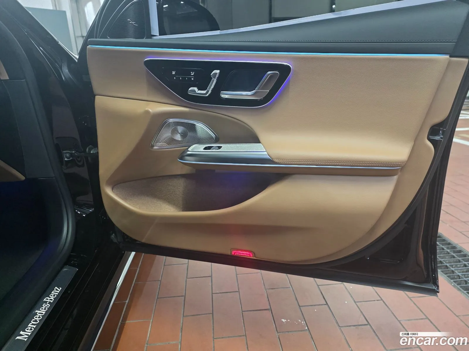 Mercedes-Benz E-Class W214 2025 — 16