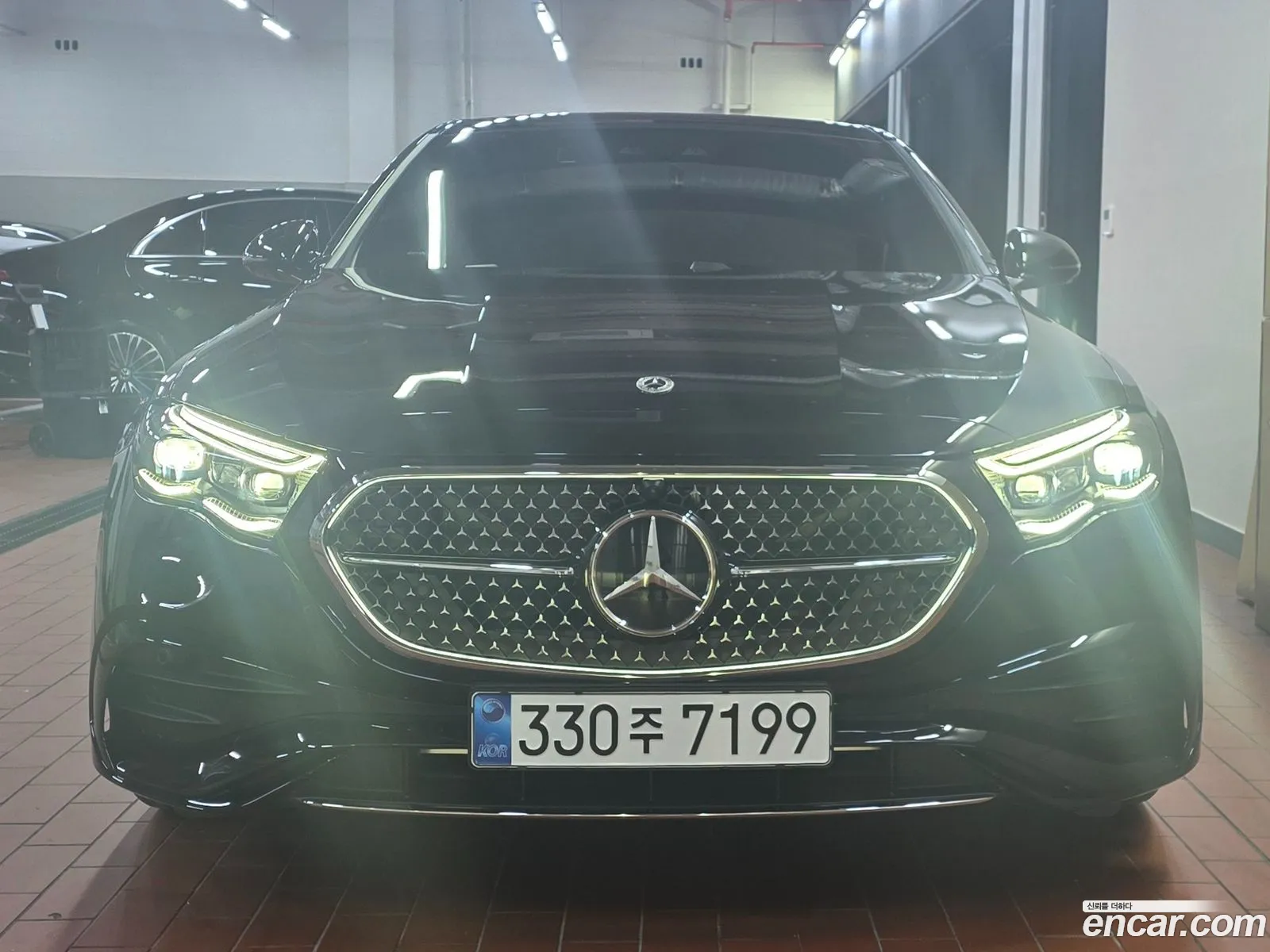 Mercedes-Benz E-Class W214 2025 — 17