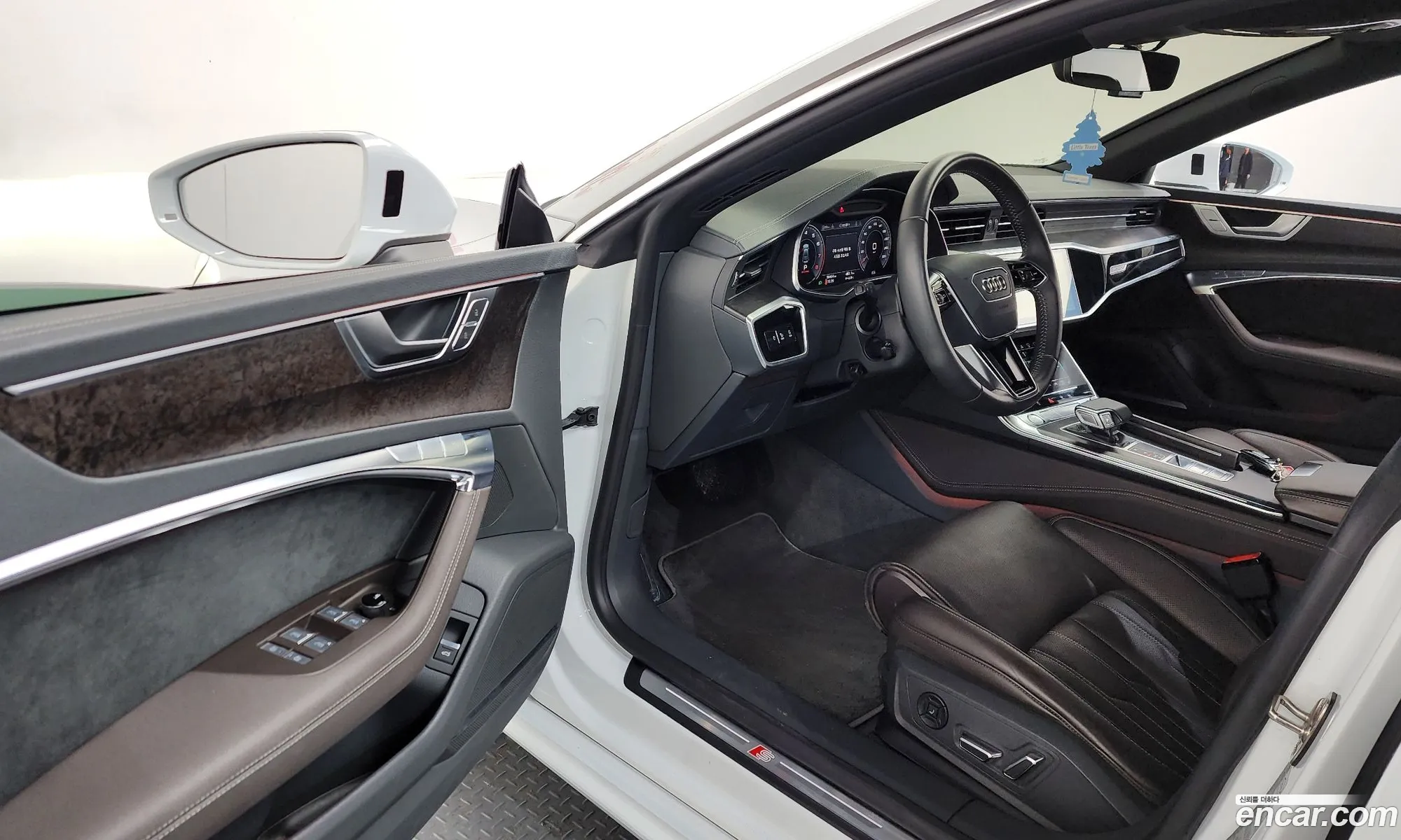 Audi A7 2020 WAUZZZF25LN077588 — 3