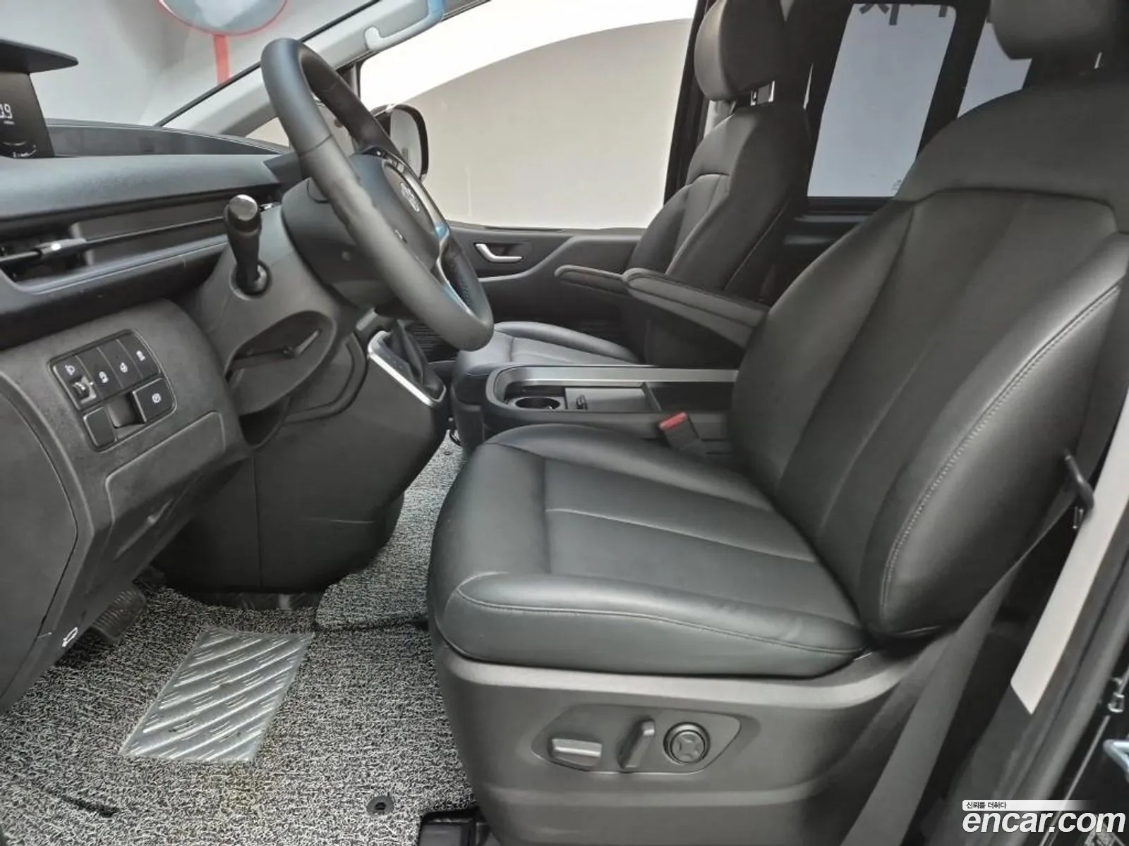 Hyundai Staria 2021 — 16