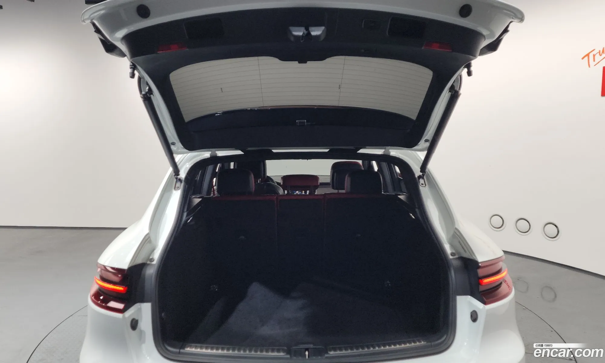Porsche Macan 2018 WP1AG2954JLB63307 — 16