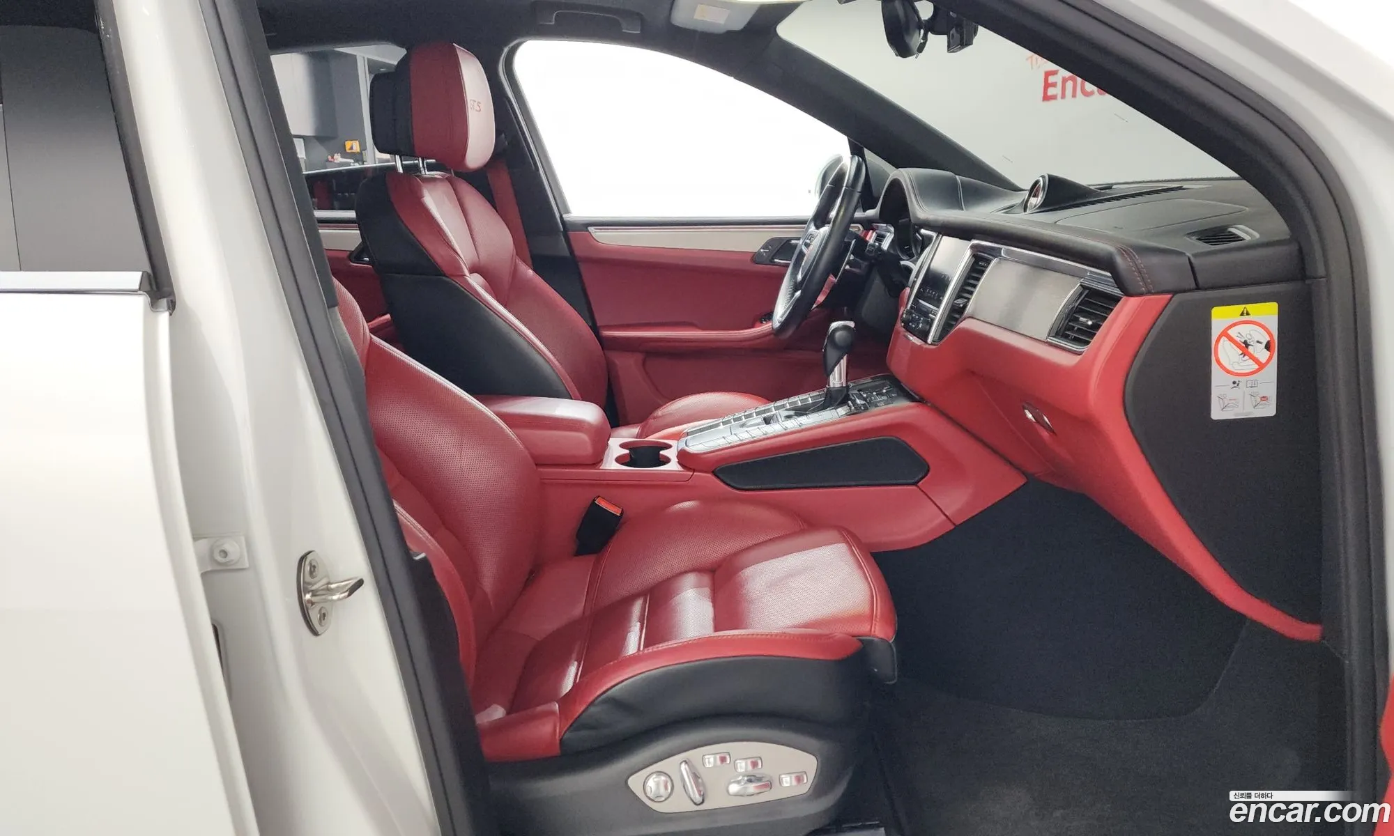 Porsche Macan 2018 WP1AG2954JLB63307 — 3