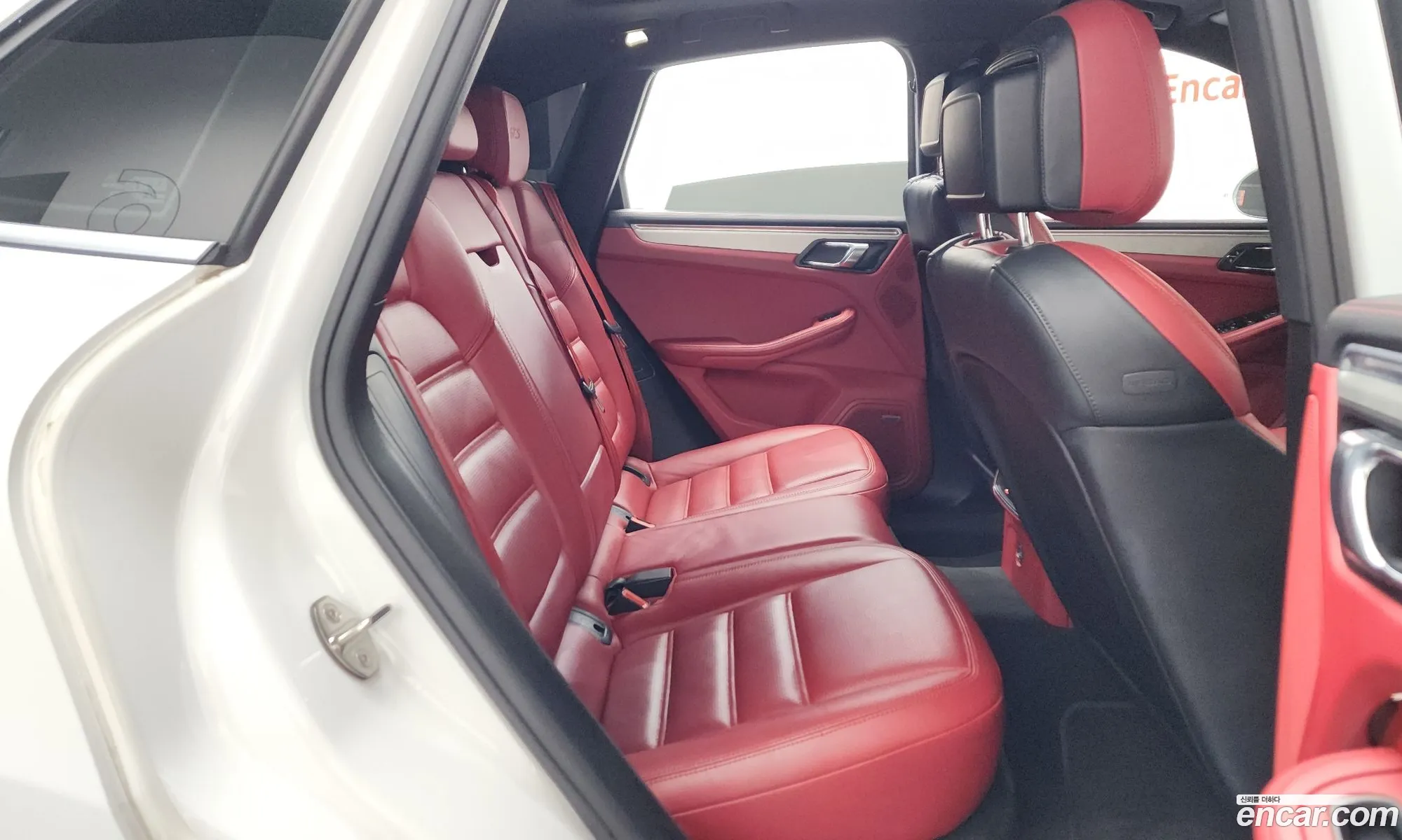 Porsche Macan 2018 WP1AG2954JLB63307 — 2