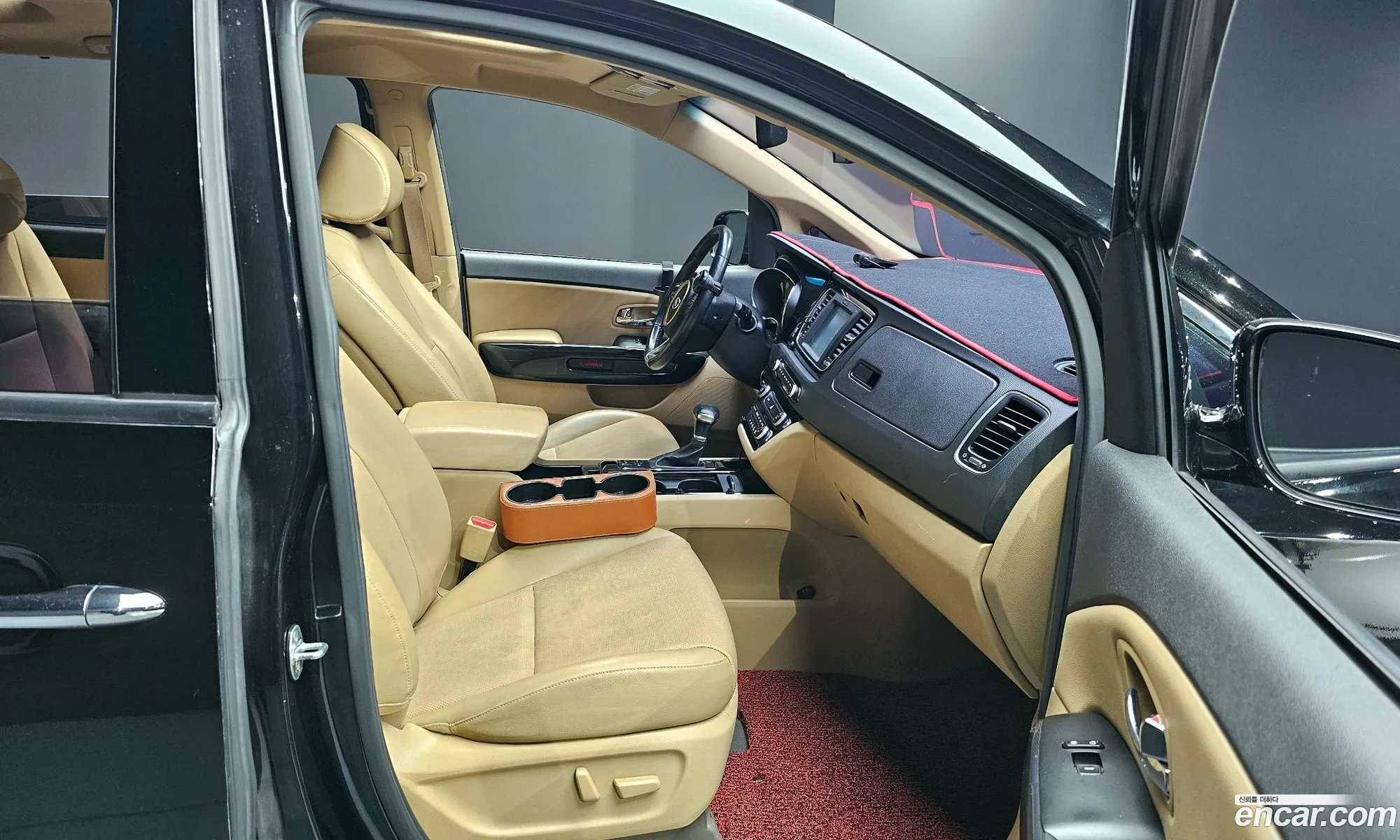 Kia Carnival 2016 KNAMC81ABHS273321 — 10