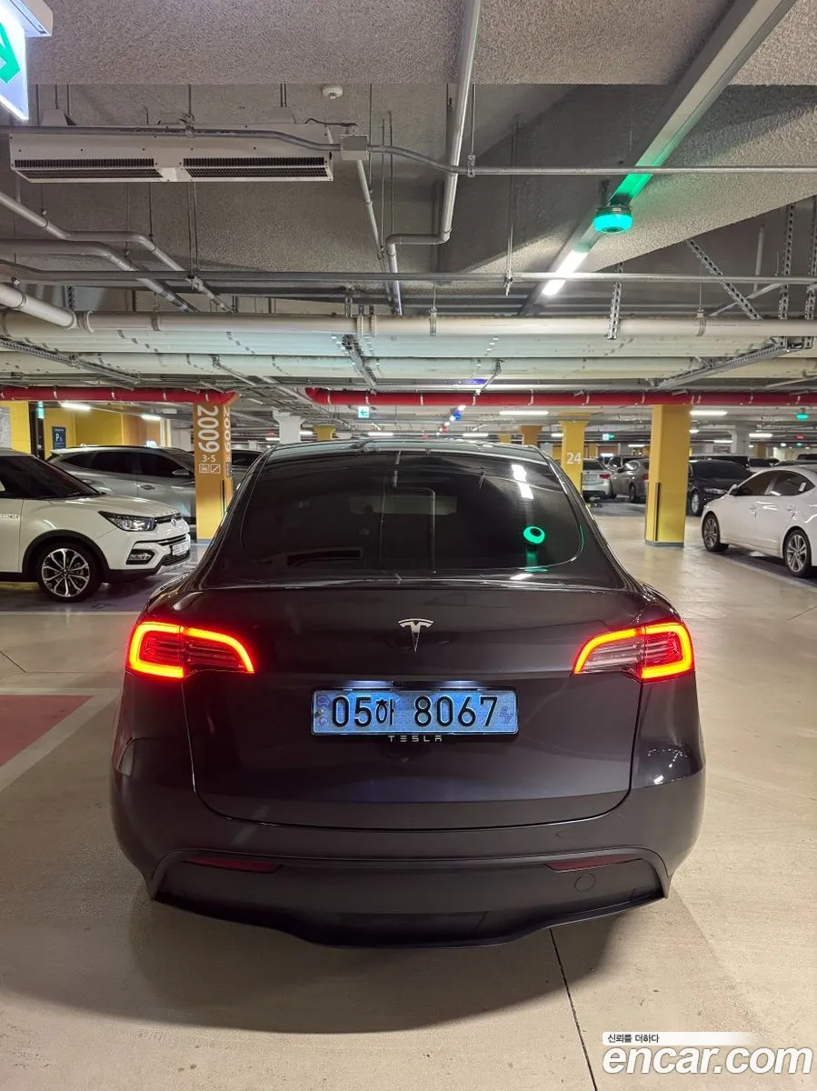 Tesla Model Y 2025 — 3