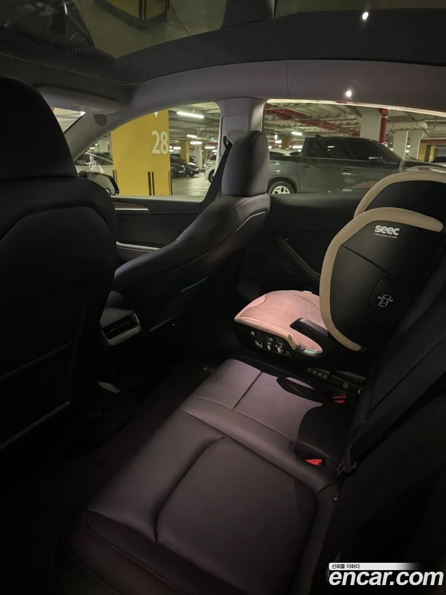 Tesla Model Y 2025 — 4