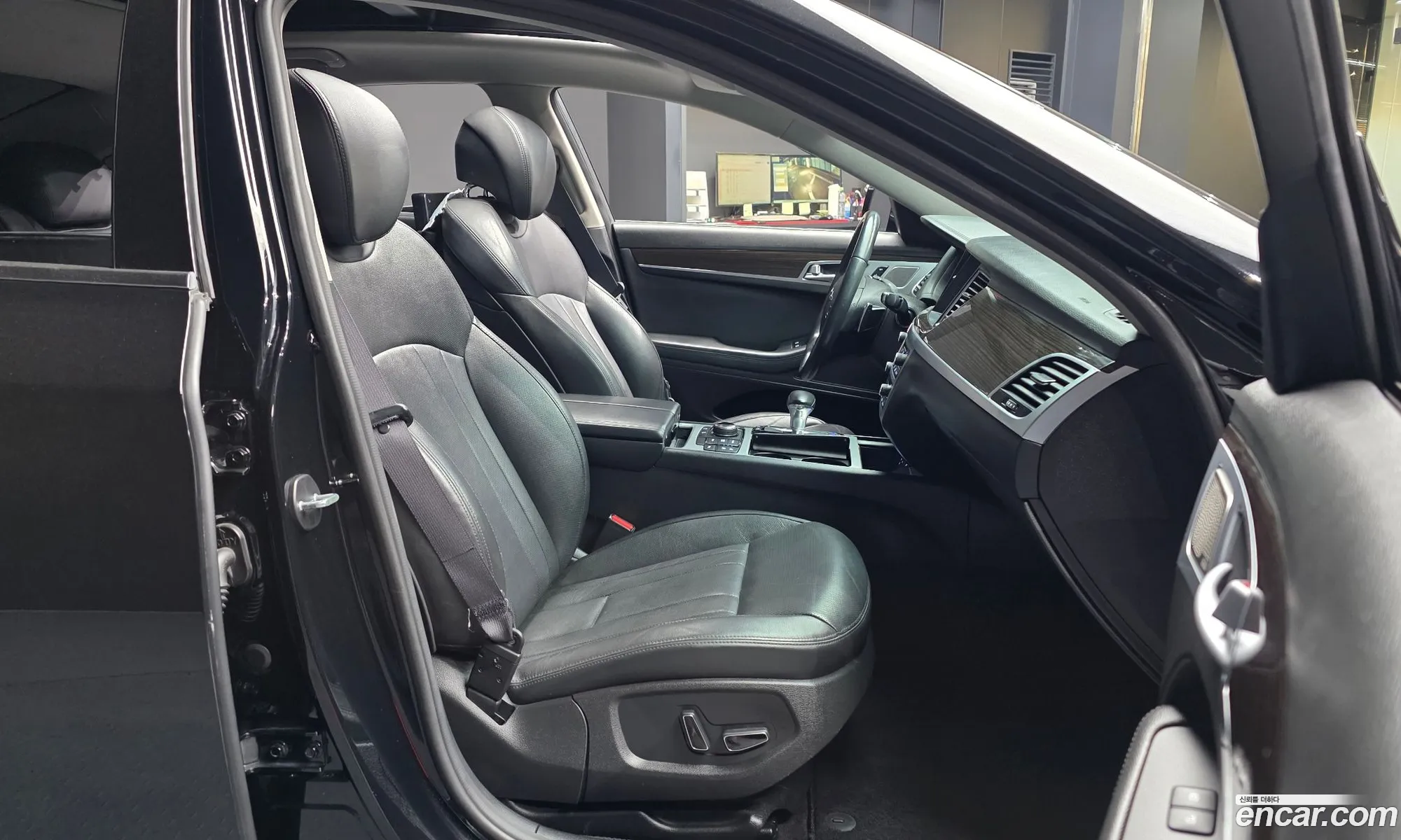 Genesis G80 2016 KMHGM41DBHU206335 — 18