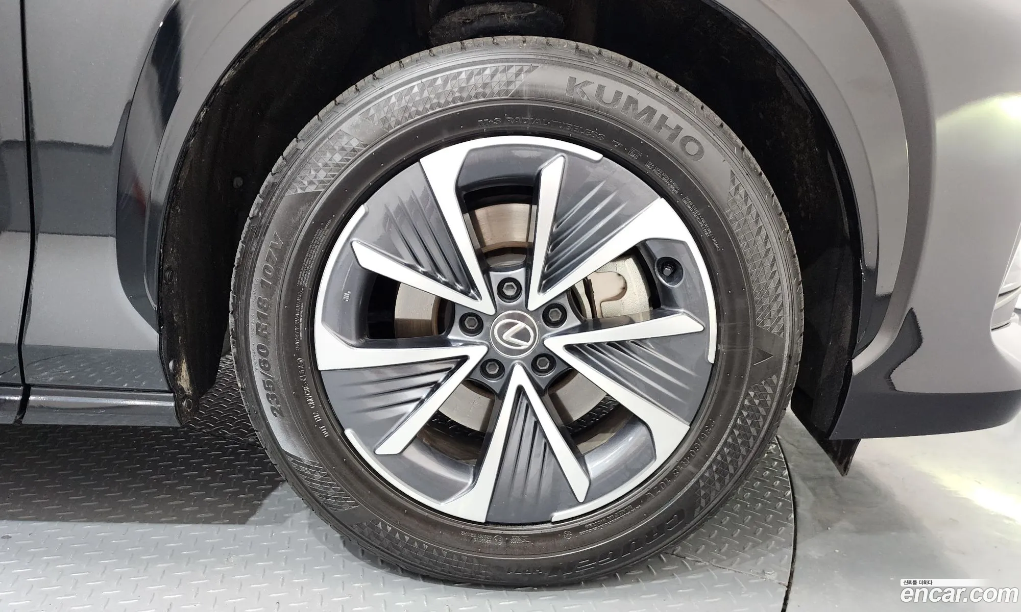 Lexus RZ450e 2023 JTJAABAB166166161 — 5