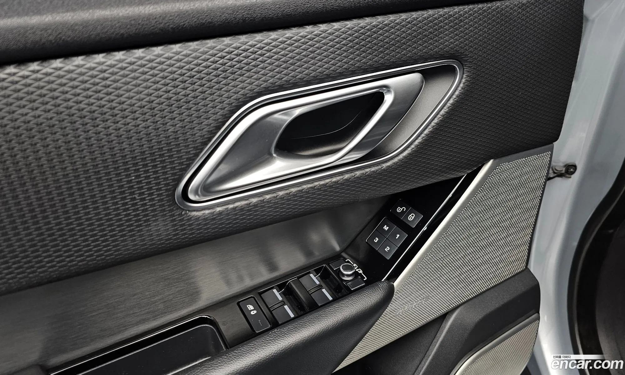 Land Rover Range Rover Velar 2018 — 11