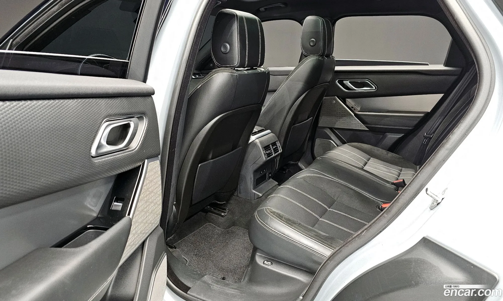 Land Rover Range Rover Velar 2018 — 17