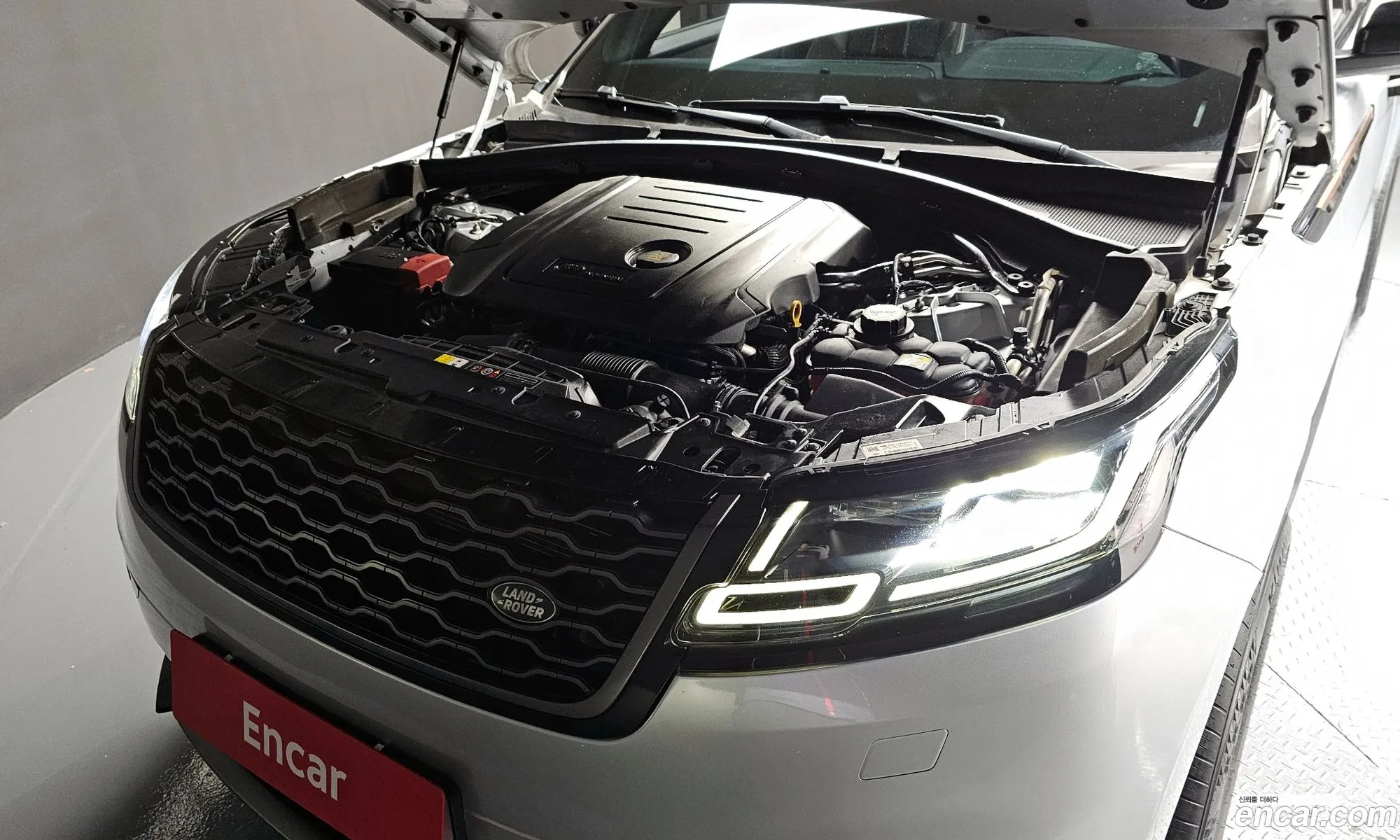 Land Rover Range Rover Velar 2018 — 12
