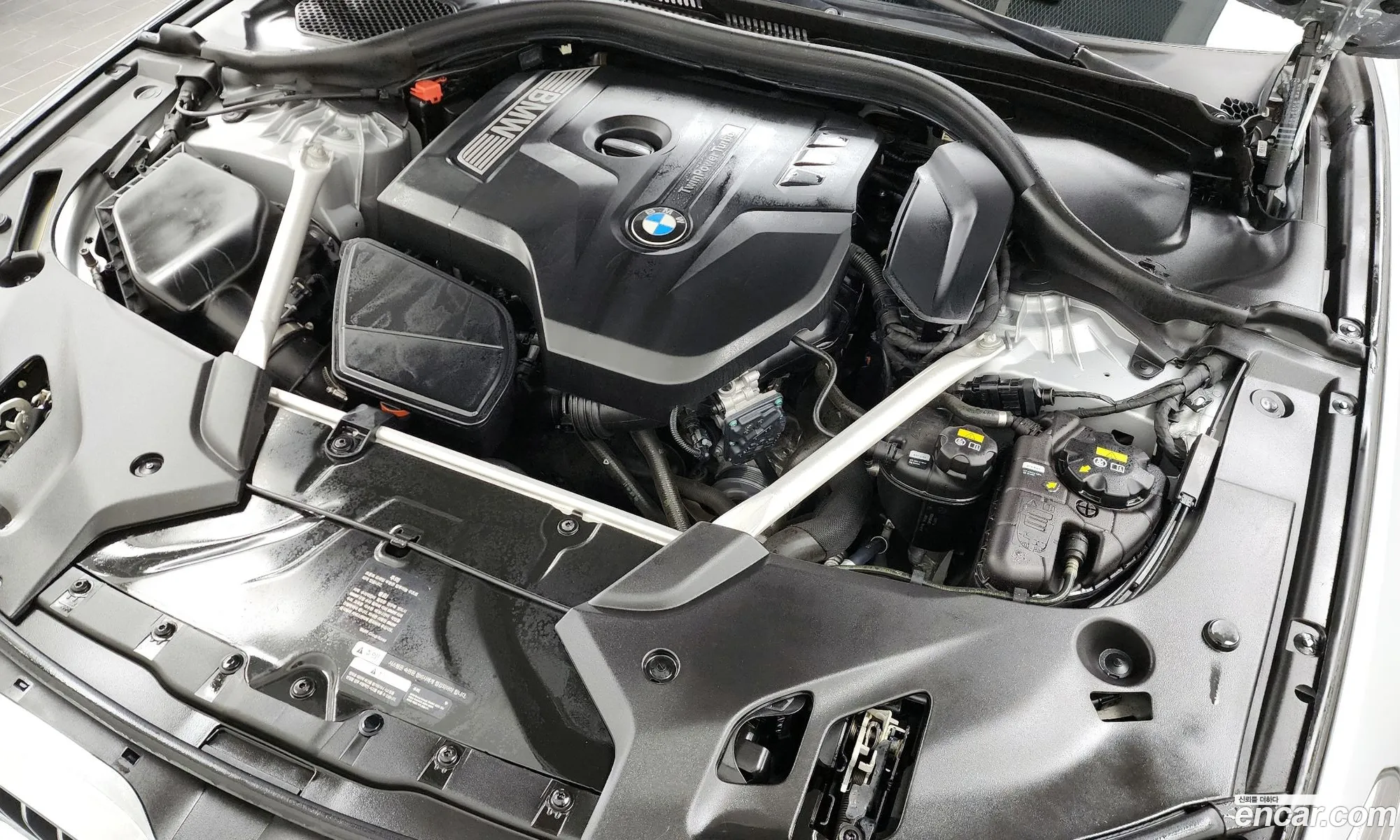 BMW 5 Series 2018 WBAJK7104JBP72025 — 17