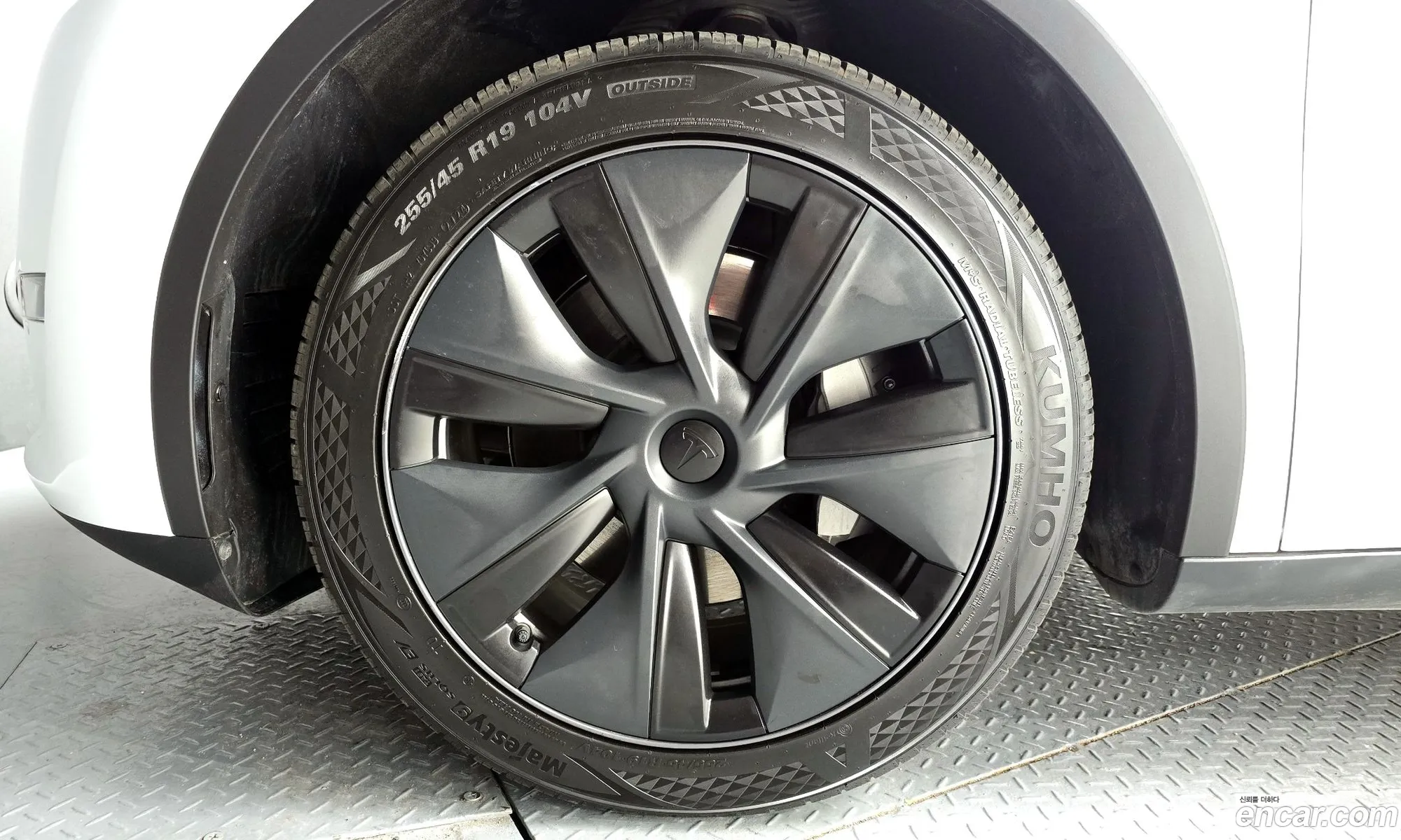 Tesla Model Y 2024 LRWYGCEK0RC700278 — 4