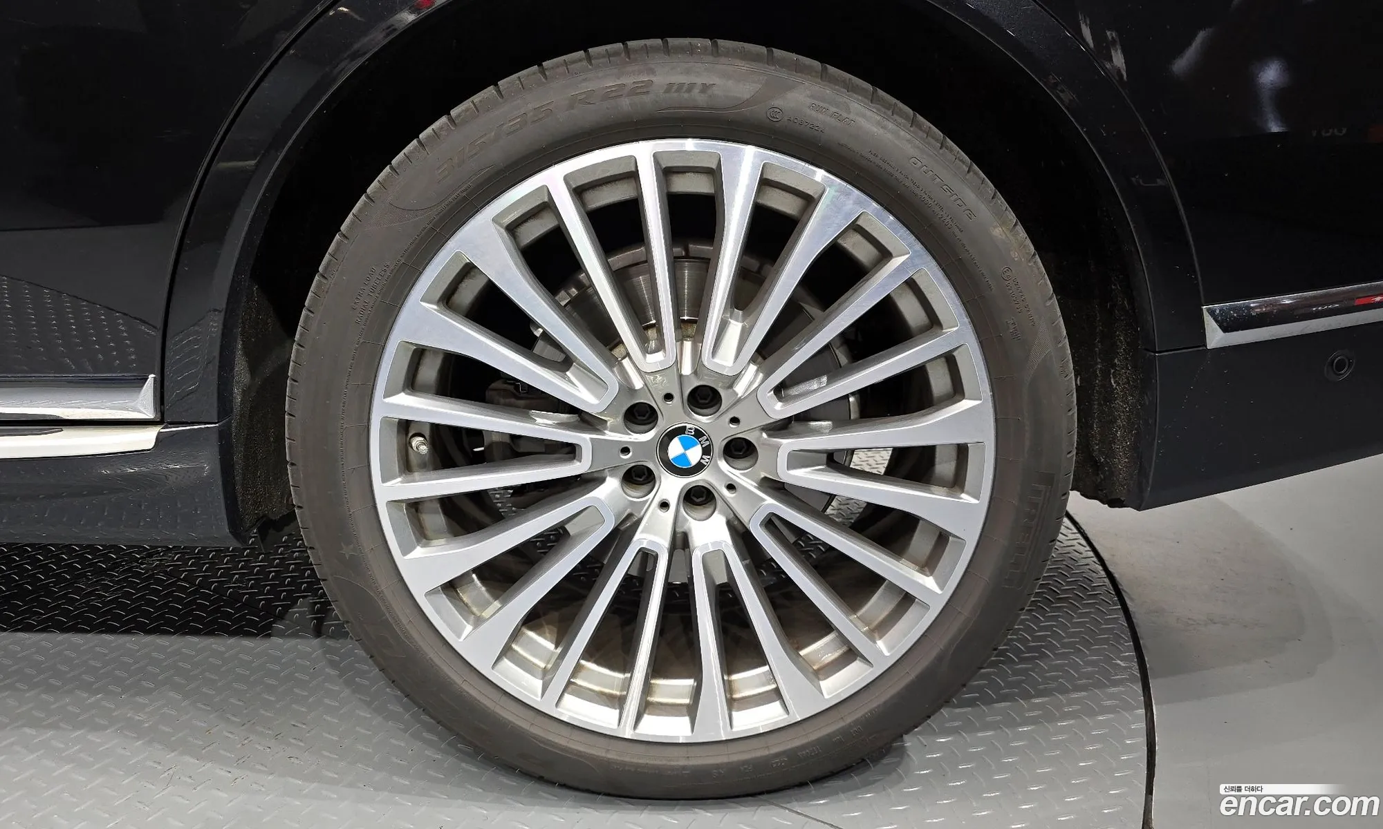 BMW X7 2020 — 18