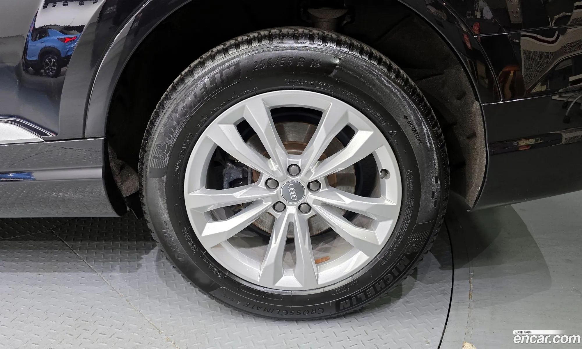 Audi Q7 2019 WAUZZZ4M5KD043868 — 5