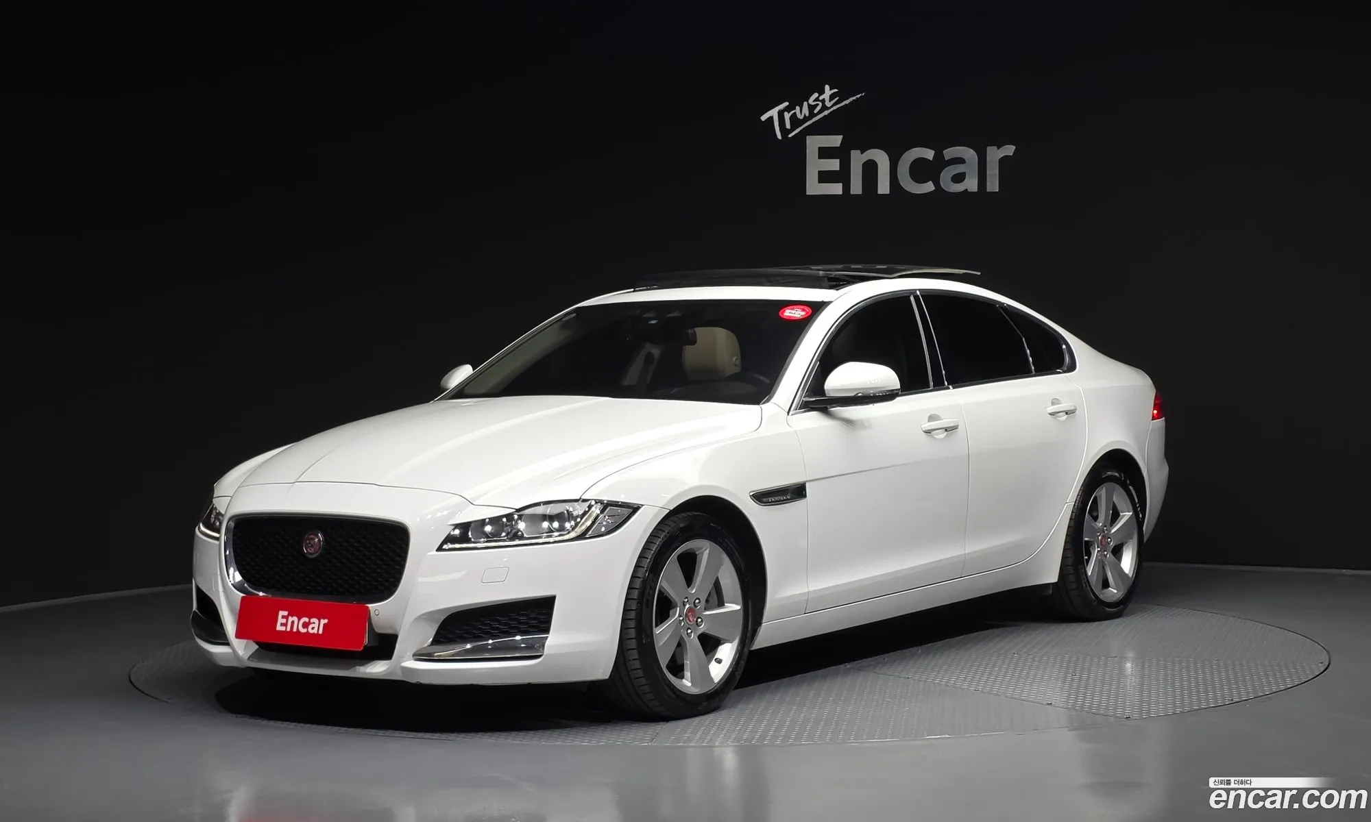 Jaguar XF 2018 — 18