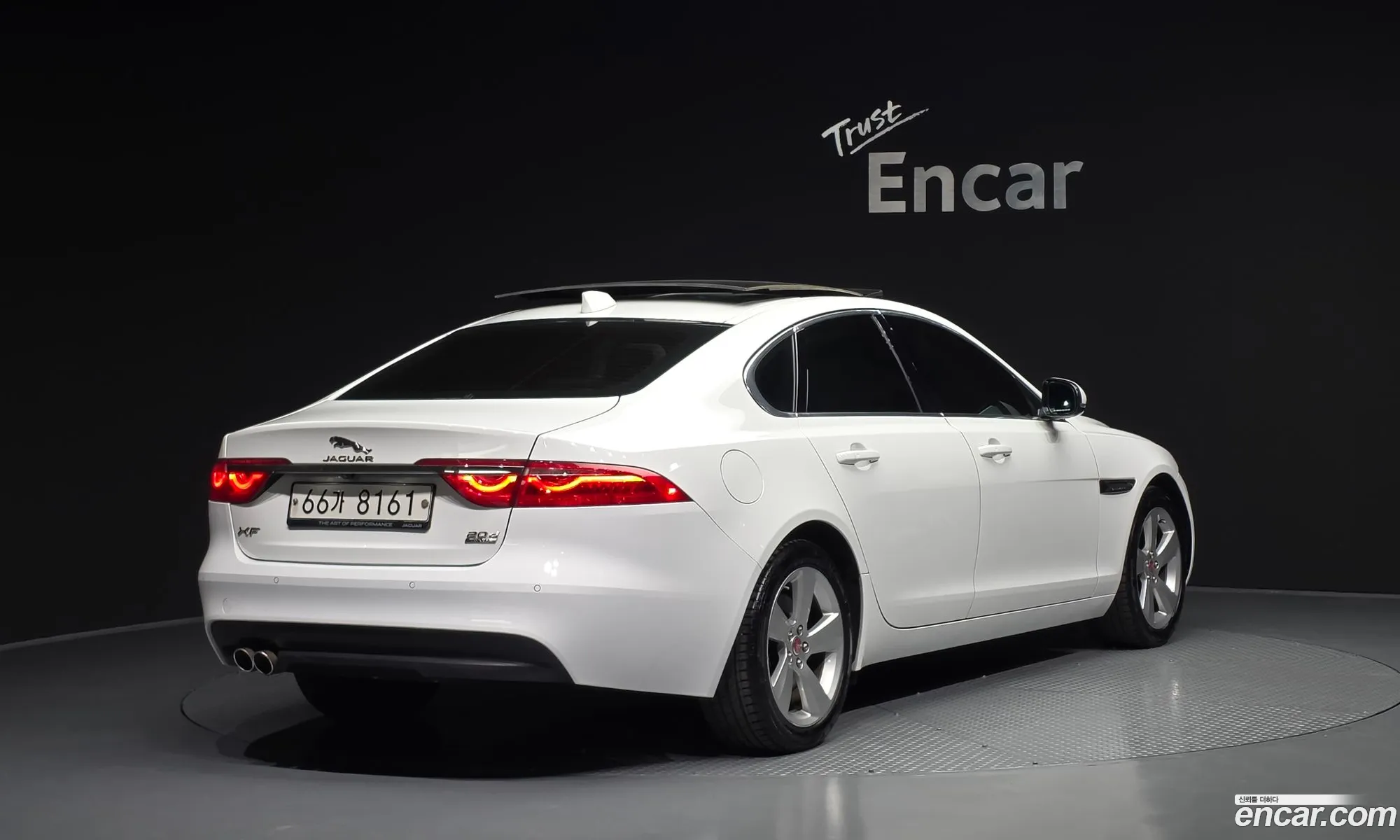 Jaguar XF 2018 — 11