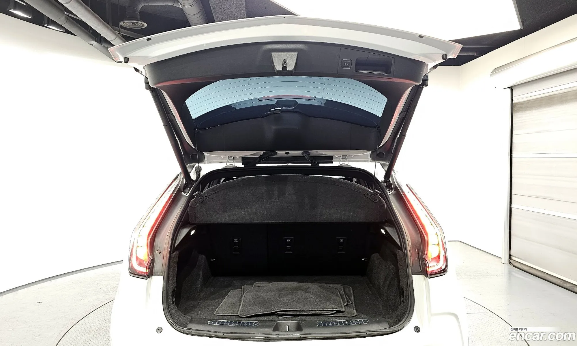 Cadillac XT4 2022 1GYFZ9R43PF104705 — 11