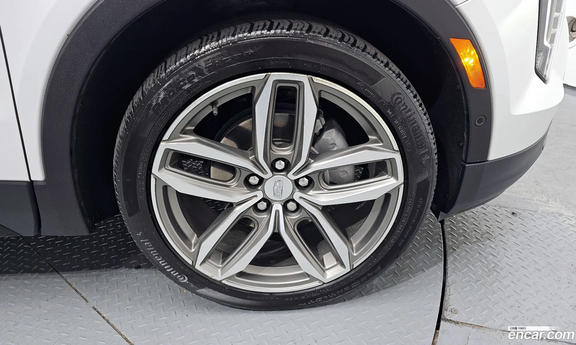 Cadillac XT4 2022 1GYFZ9R43PF104705 — 13