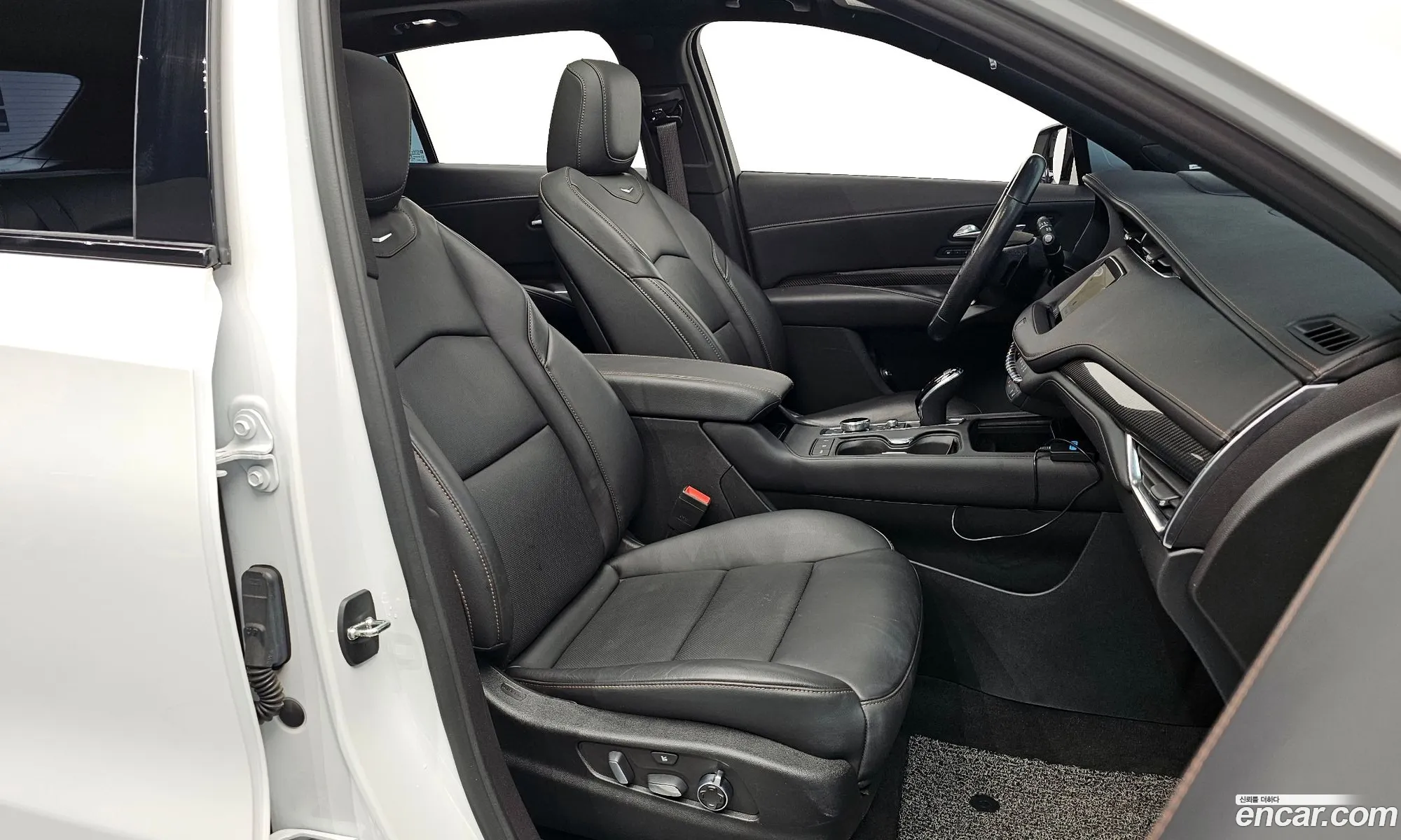 Cadillac XT4 2022 1GYFZ9R43PF104705 — 14