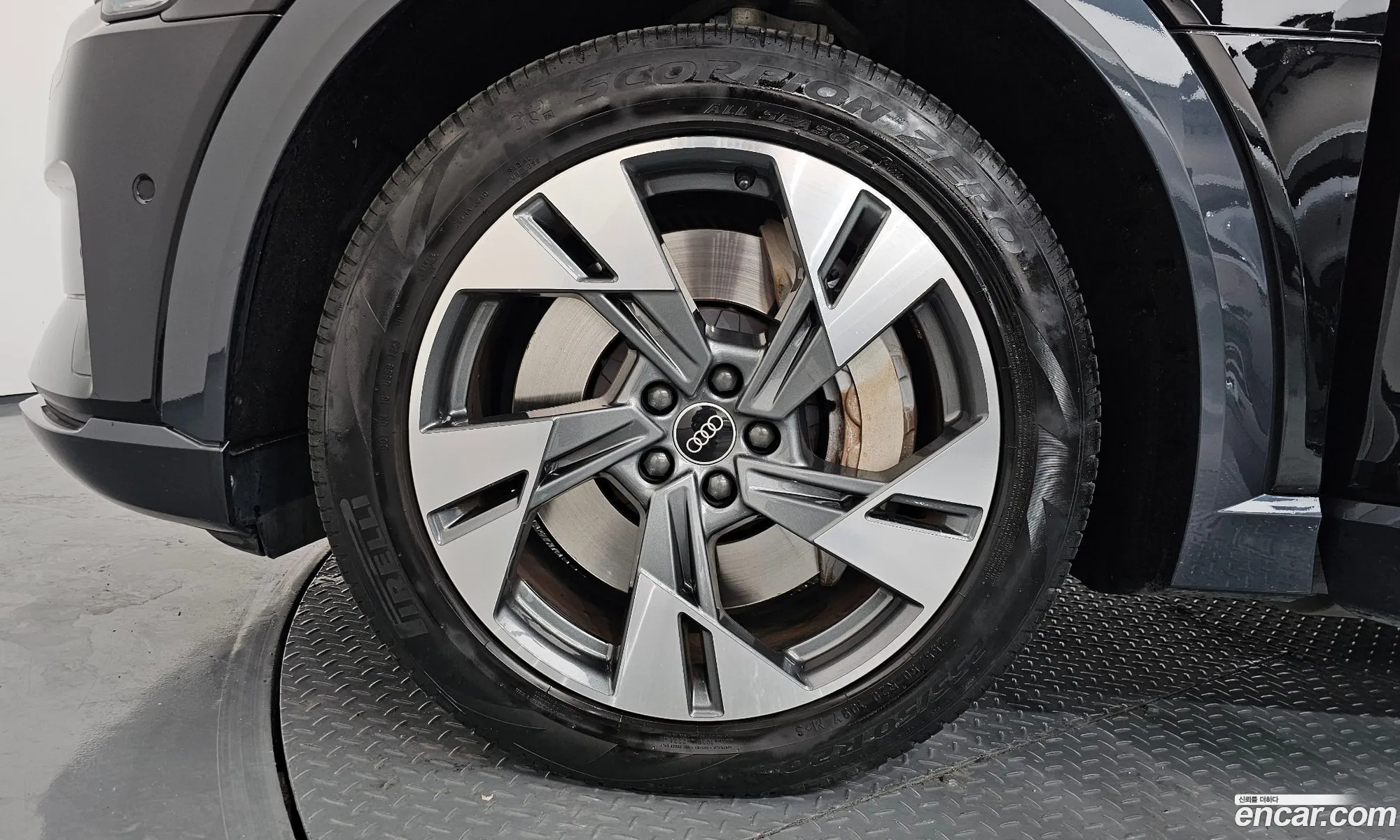 Audi e-tron 2021 WAUZZZGE5MB023686 — 4
