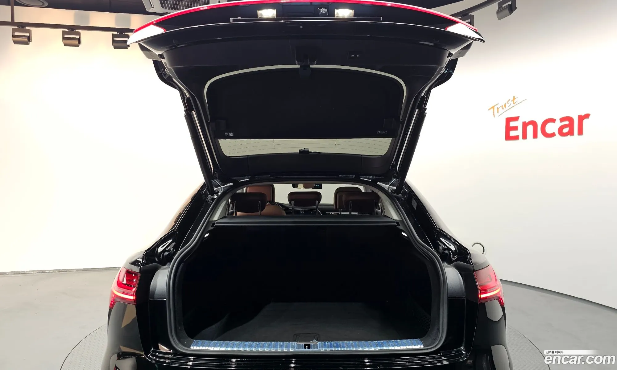 Audi e-tron 2021 WAUZZZGE5MB023686 — 2