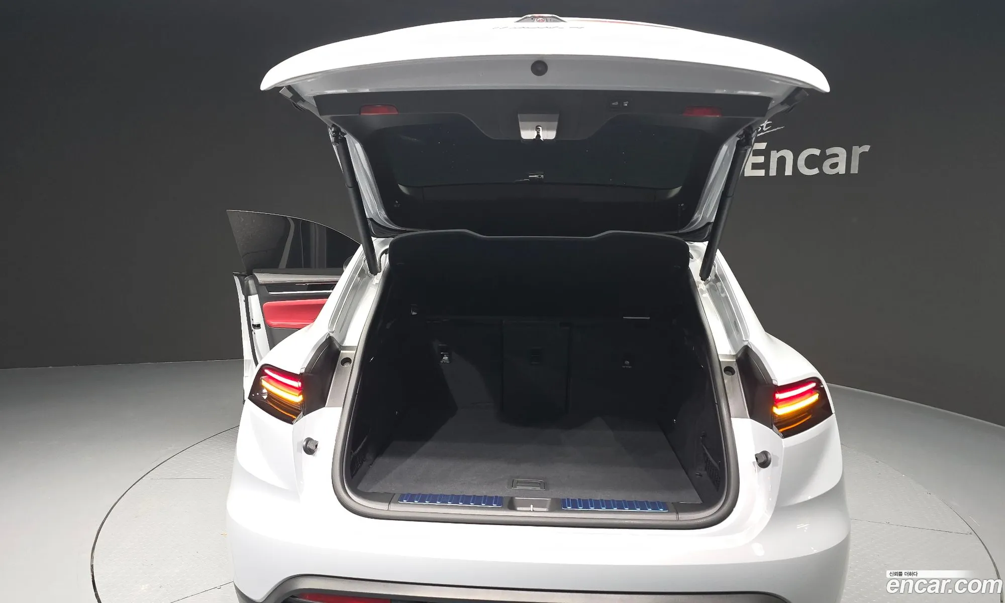 Porsche Macan EV 2025 WP1AA2XA8SL002474 — 16