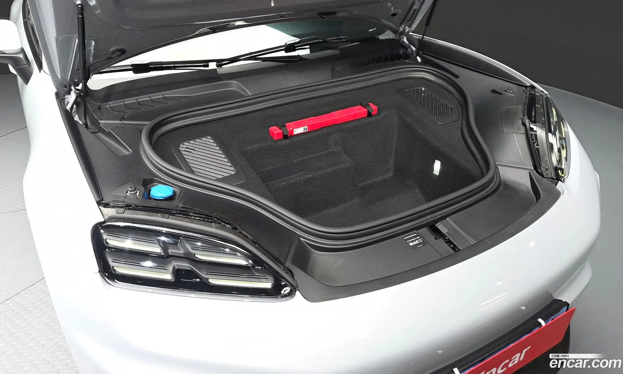 Porsche Macan EV 2025 WP1AA2XA8SL002474 — 6