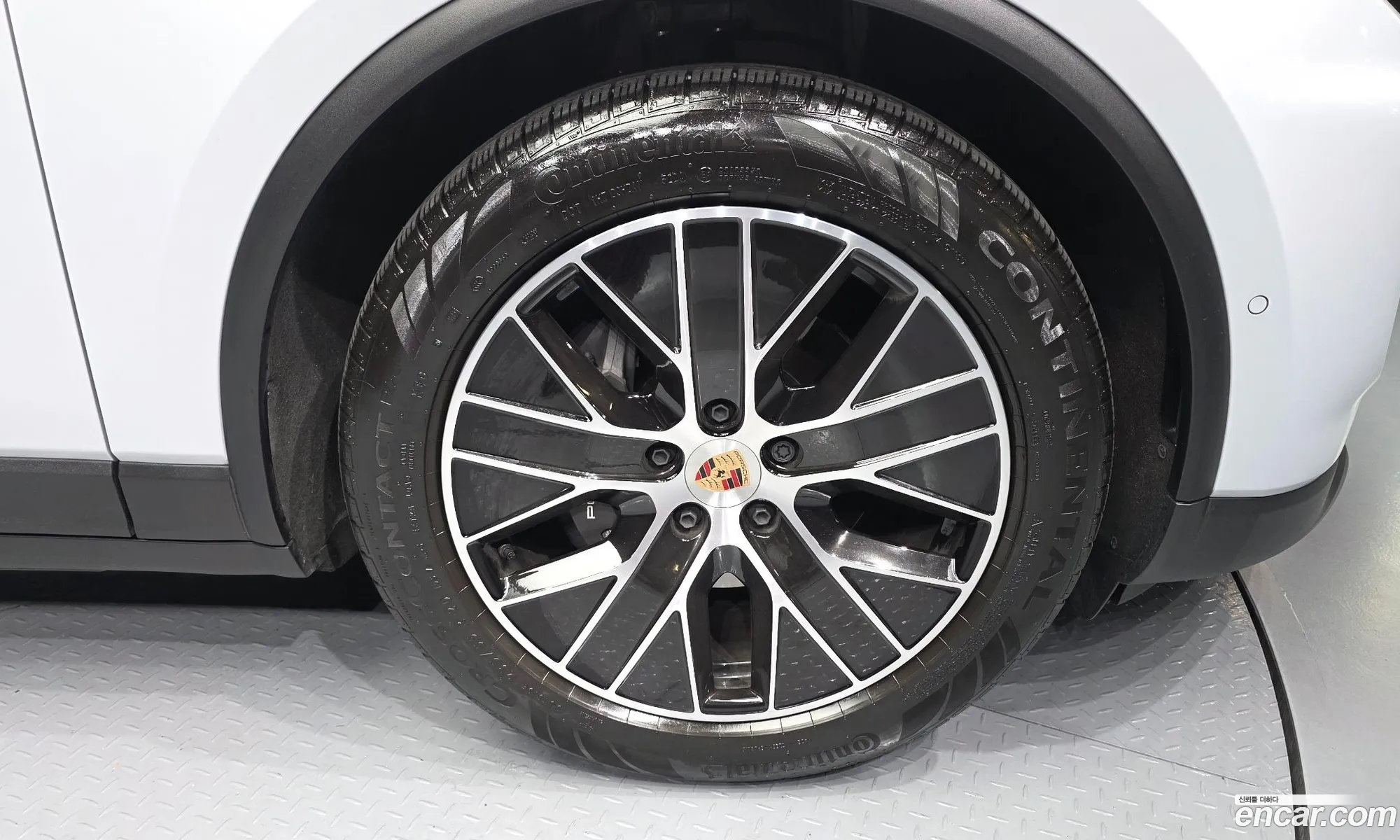 Porsche Macan EV 2025 WP1AA2XA8SL002474 — 17