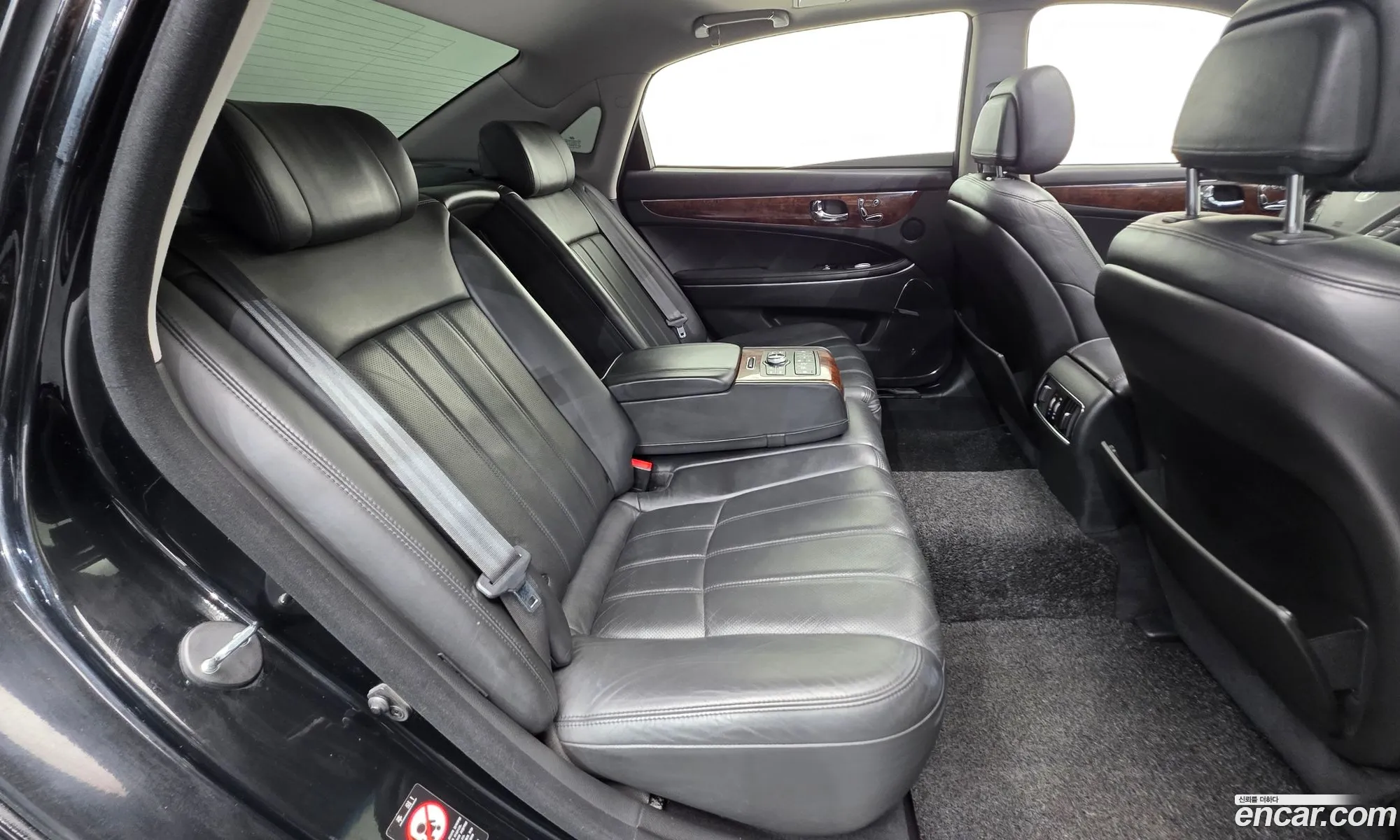 Hyundai Equus 2009 — 14