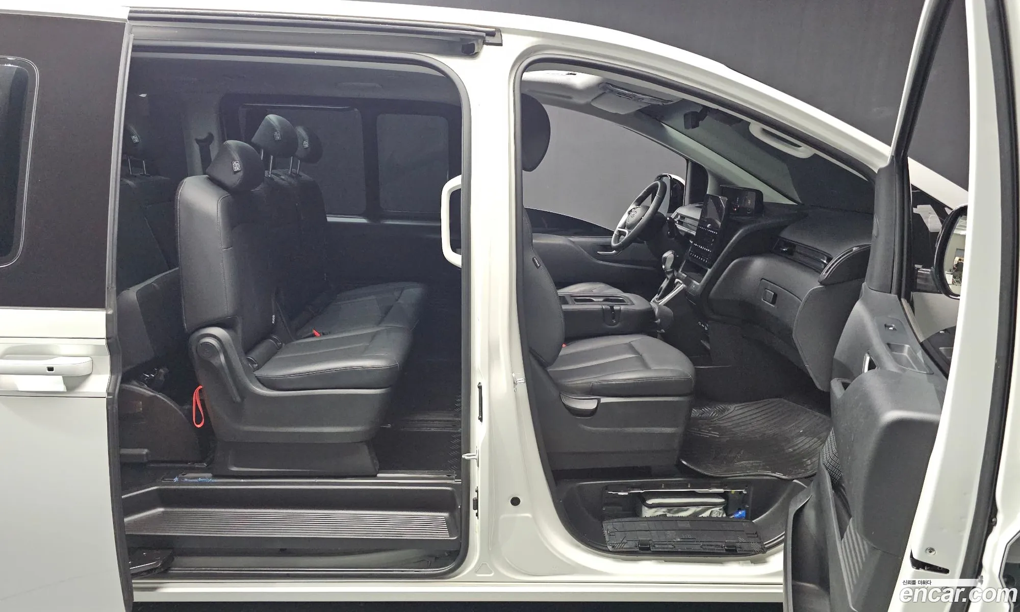 Hyundai Staria 2024 — 13