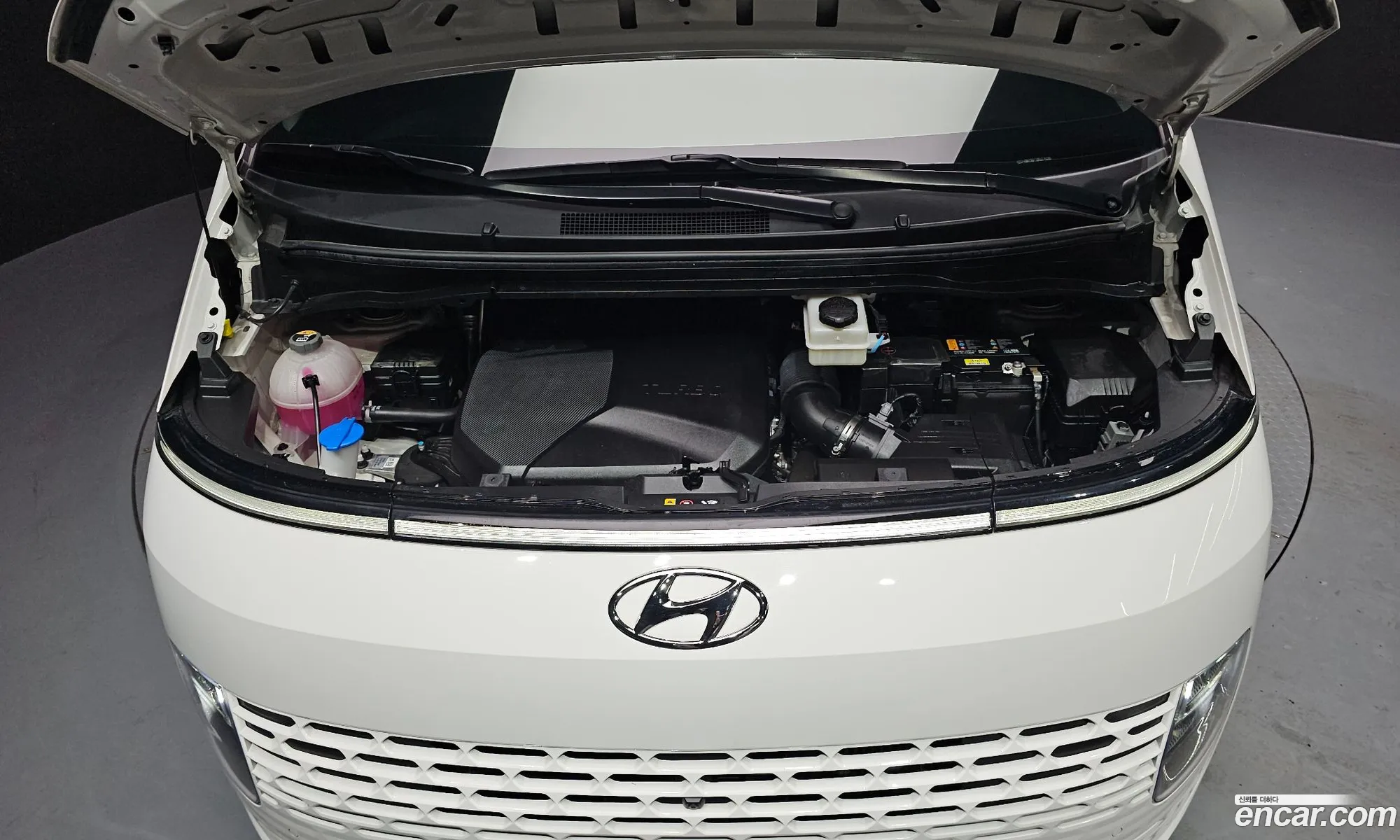 Hyundai Staria 2024 — 2
