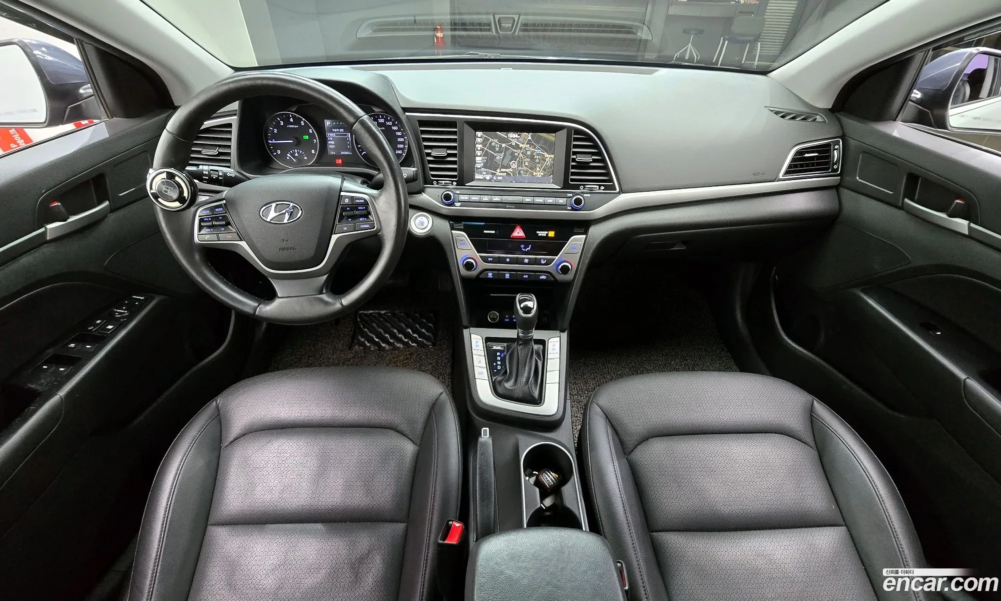 Hyundai Elantra AD 2016 — 10