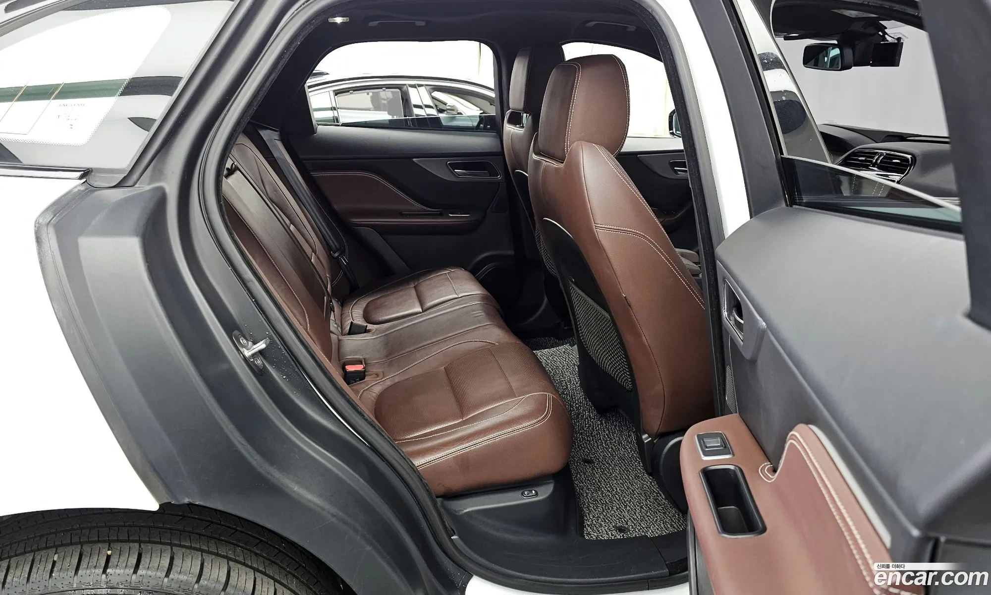 Jaguar F-Pace 2016 SADCA2BK6HA051954 — 13