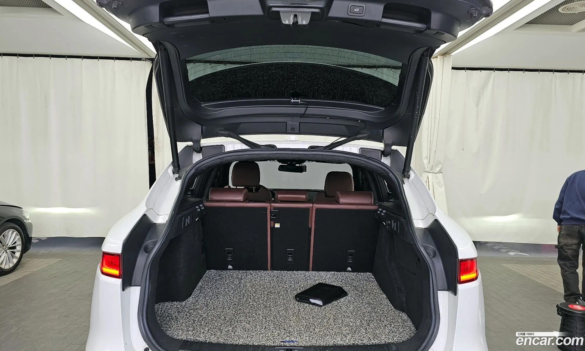 Jaguar F-Pace 2016 SADCA2BK6HA051954 — 18