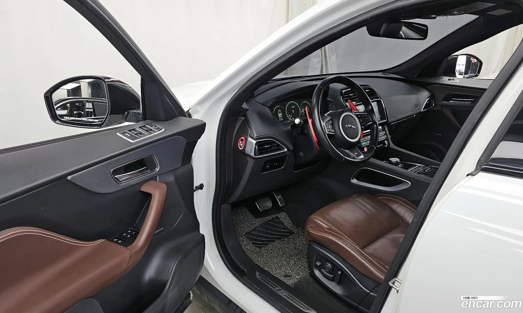 Jaguar F-Pace 2016 SADCA2BK6HA051954 — 9