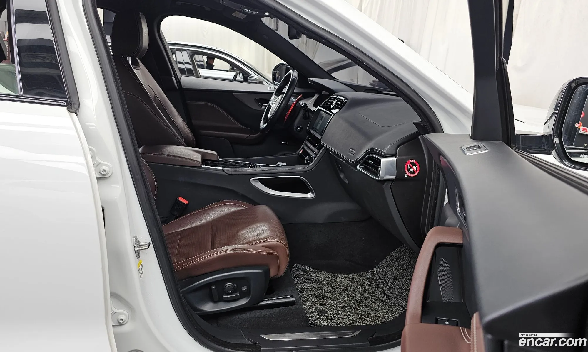 Jaguar F-Pace 2016 SADCA2BK6HA051954 — 5