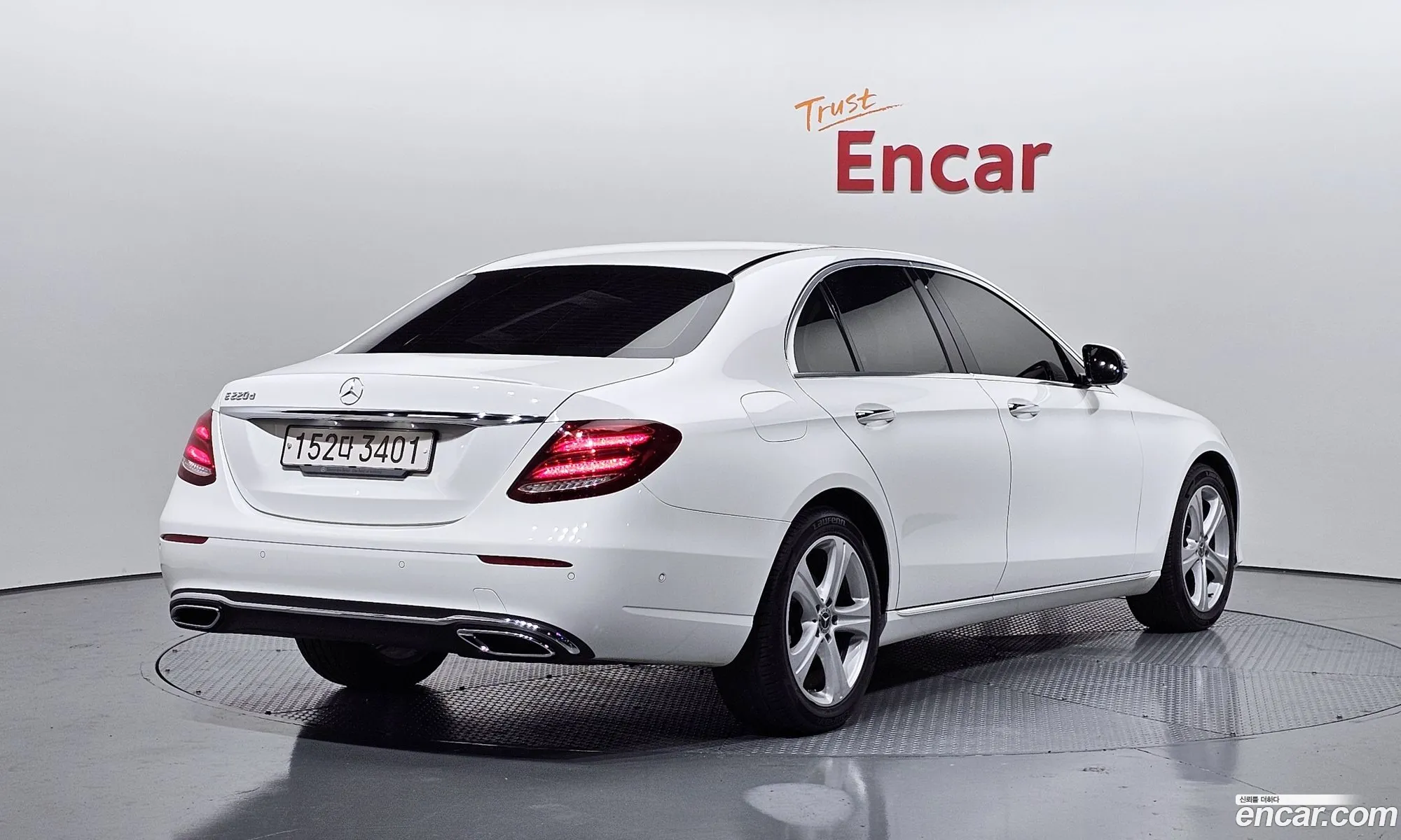 Mercedes-Benz E-Class W213 2018 — 13