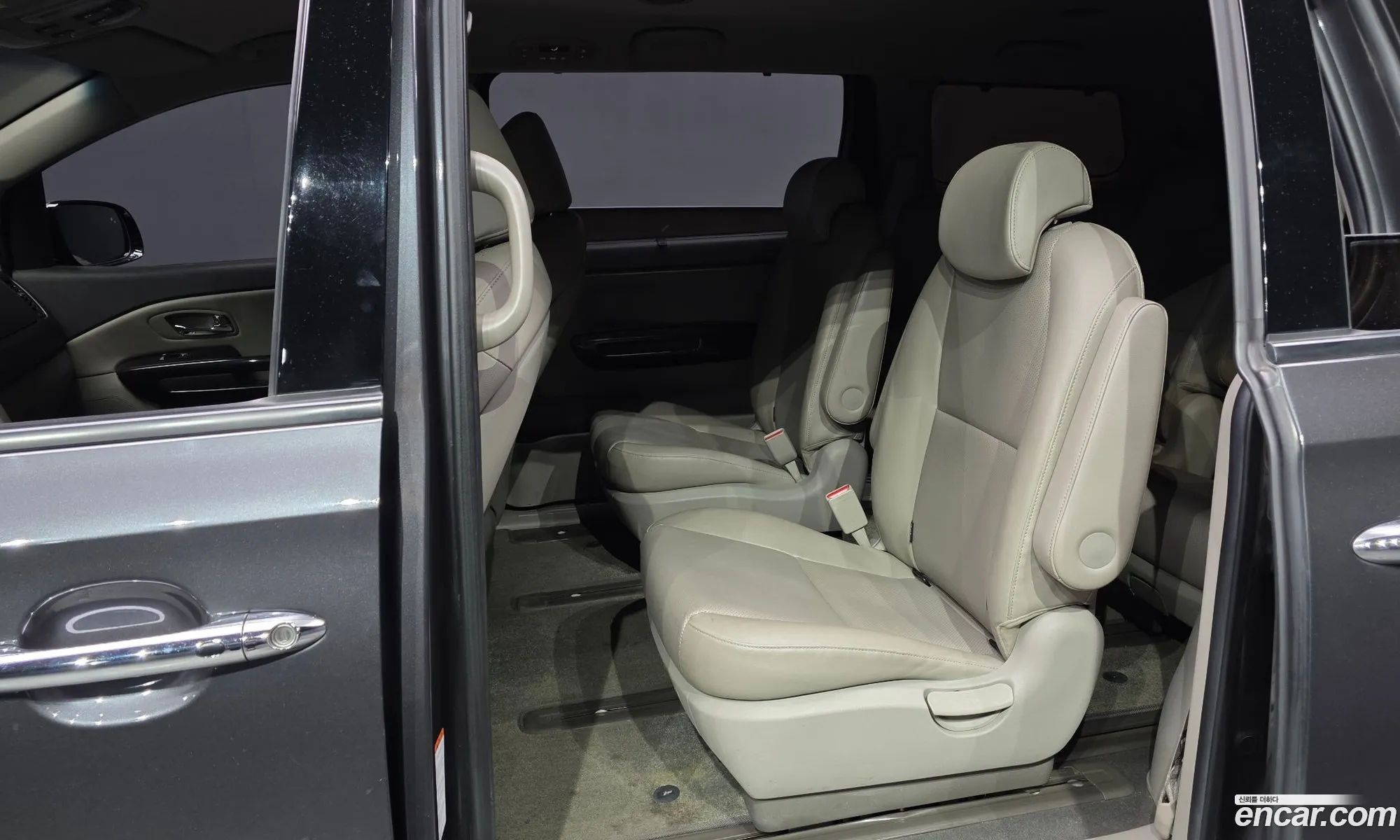 Kia Carnival 2017 — 2