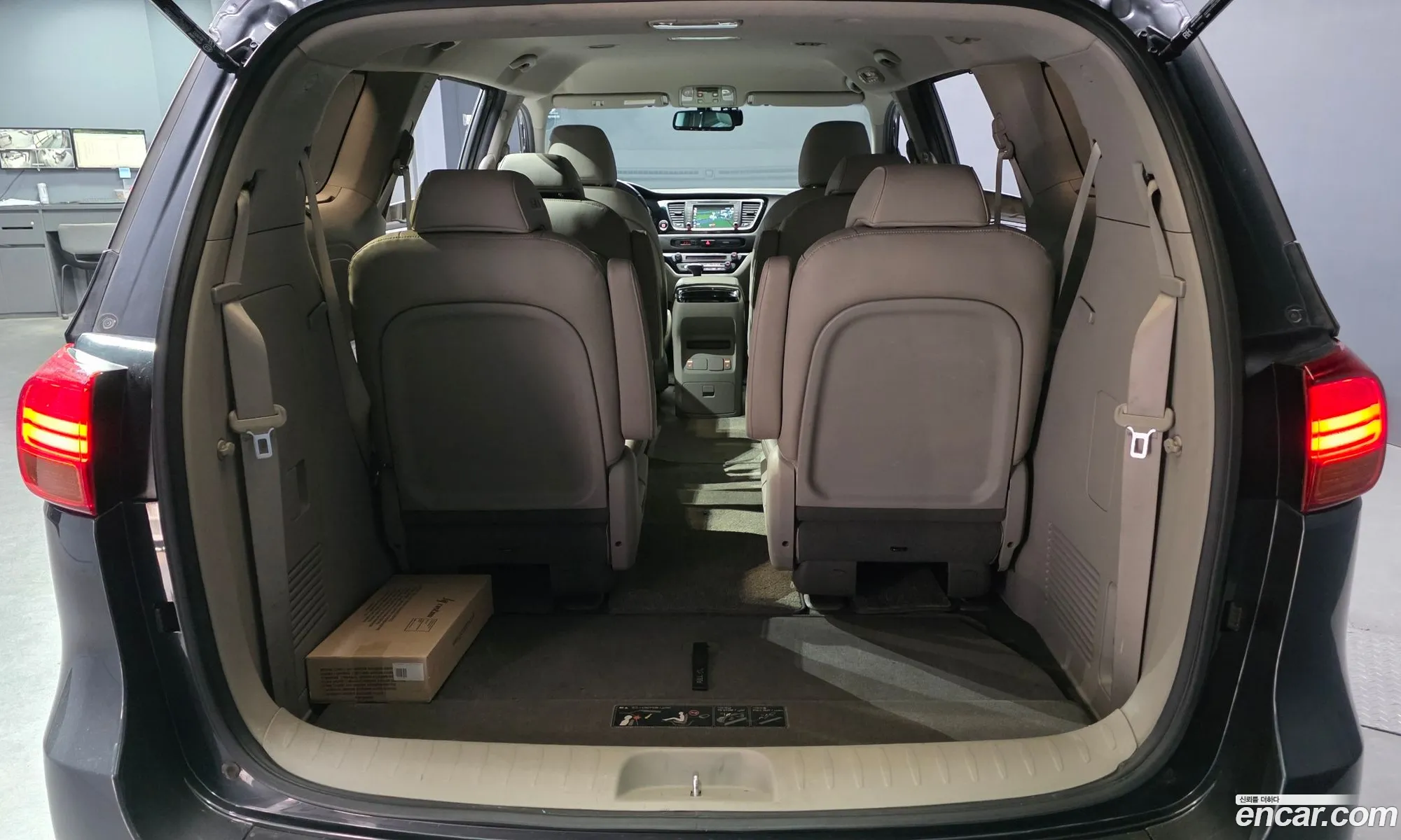 Kia Carnival 2017 — 18