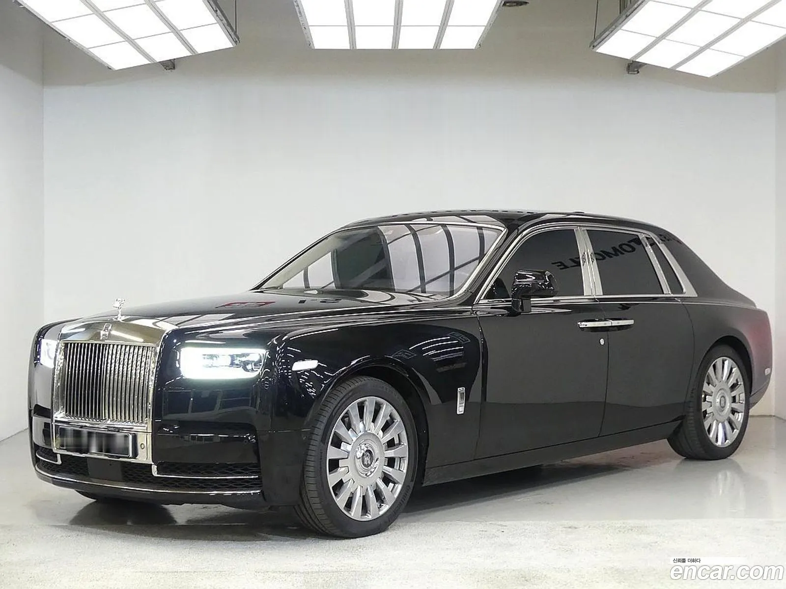 Rolls-Royce Phantom 2021 — 17