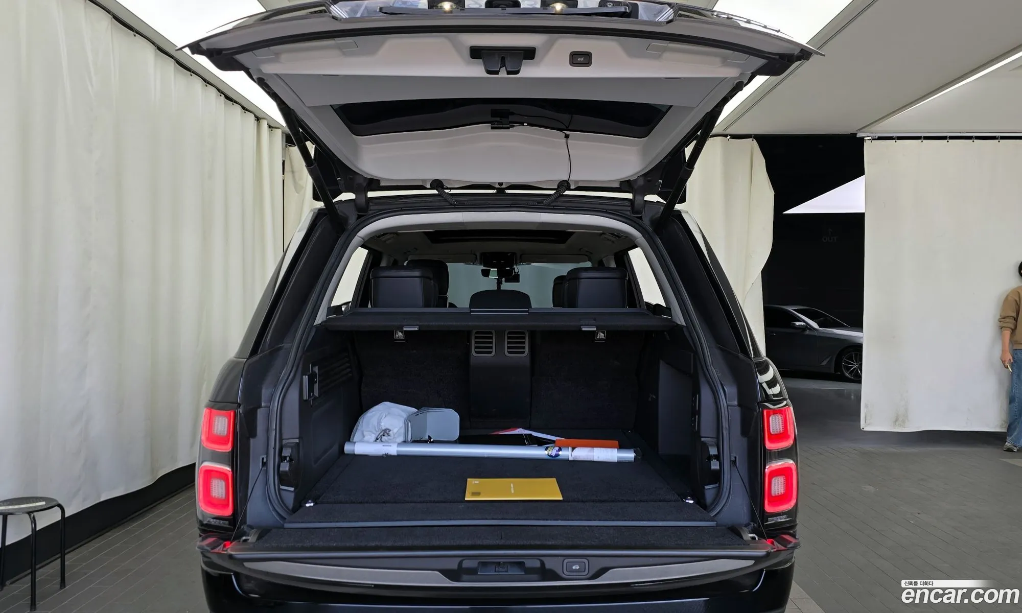 Land Rover Range Rover 2018 SALGA3BE1JA506141 — 18