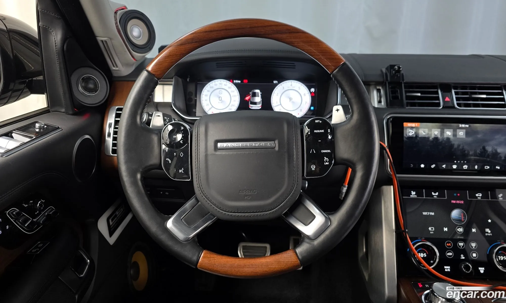 Land Rover Range Rover 2018 SALGA3BE1JA506141 — 14