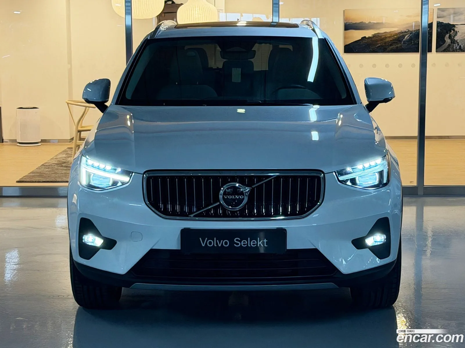 Volvo XC40 2025 — 2