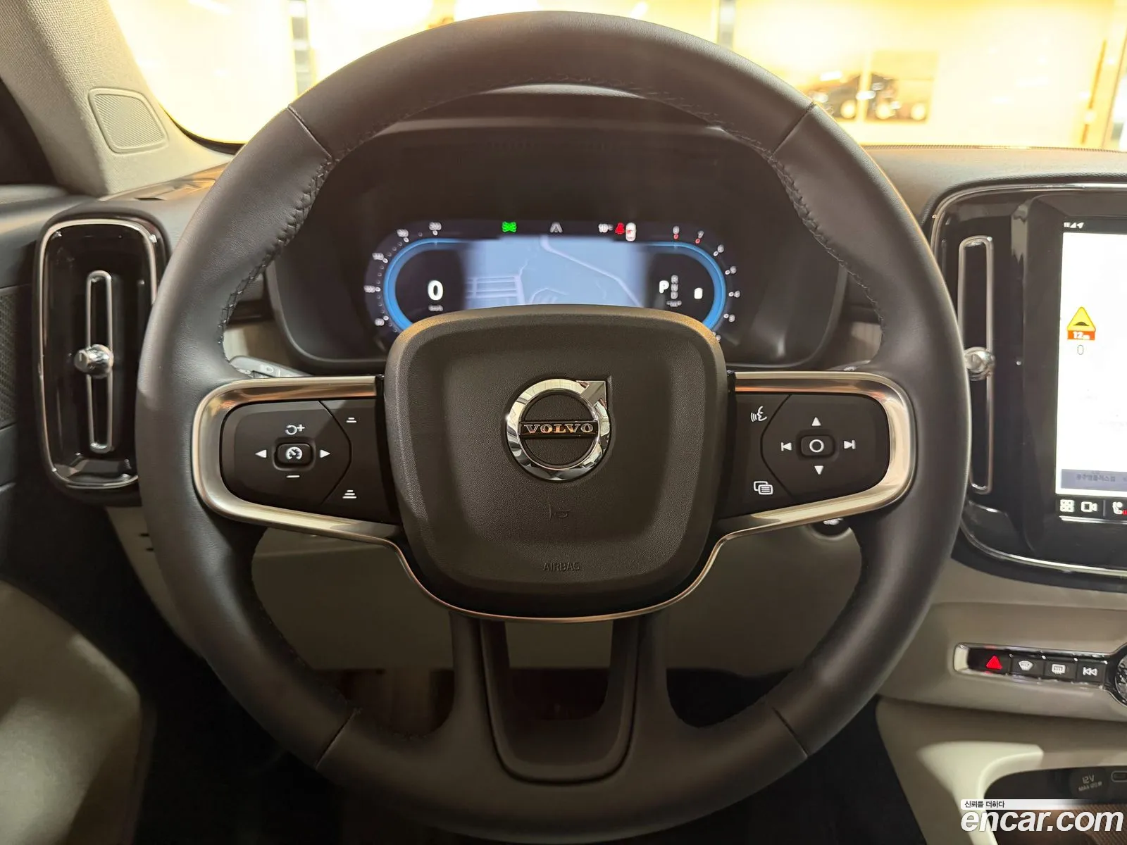 Volvo XC40 2025 — 4