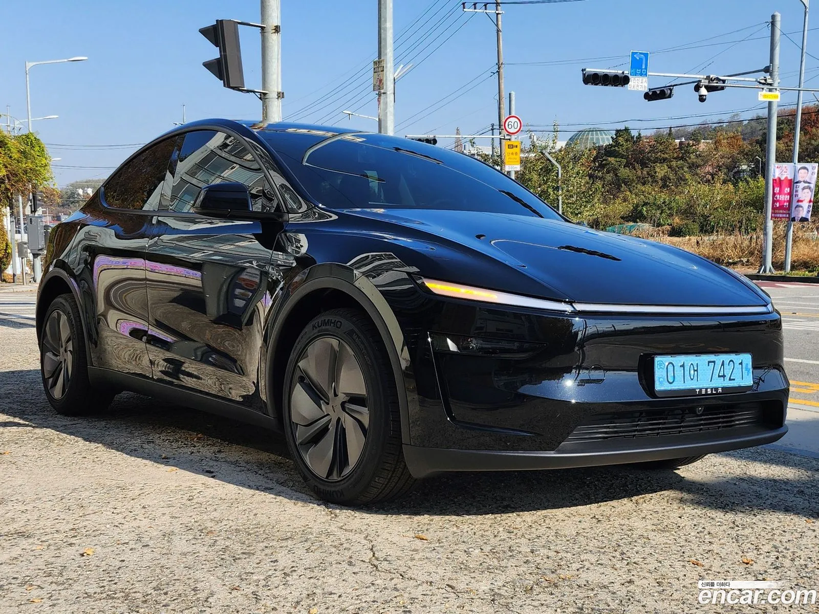 Tesla Model Y 2025 — 2
