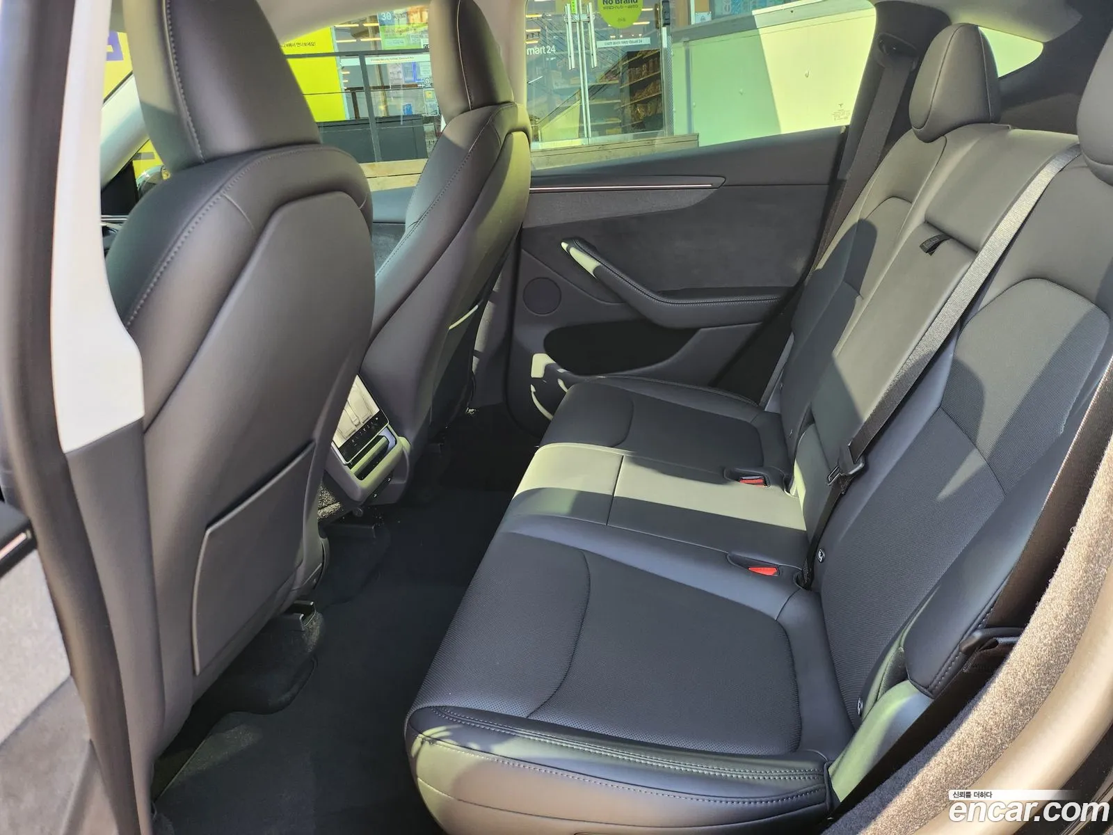 Tesla Model Y 2025 — 11