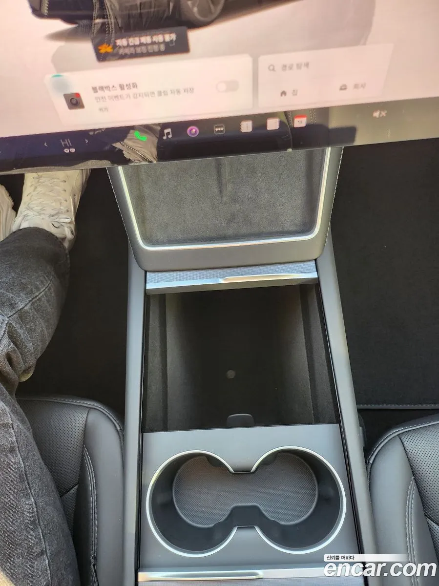 Tesla Model Y 2025 — 12